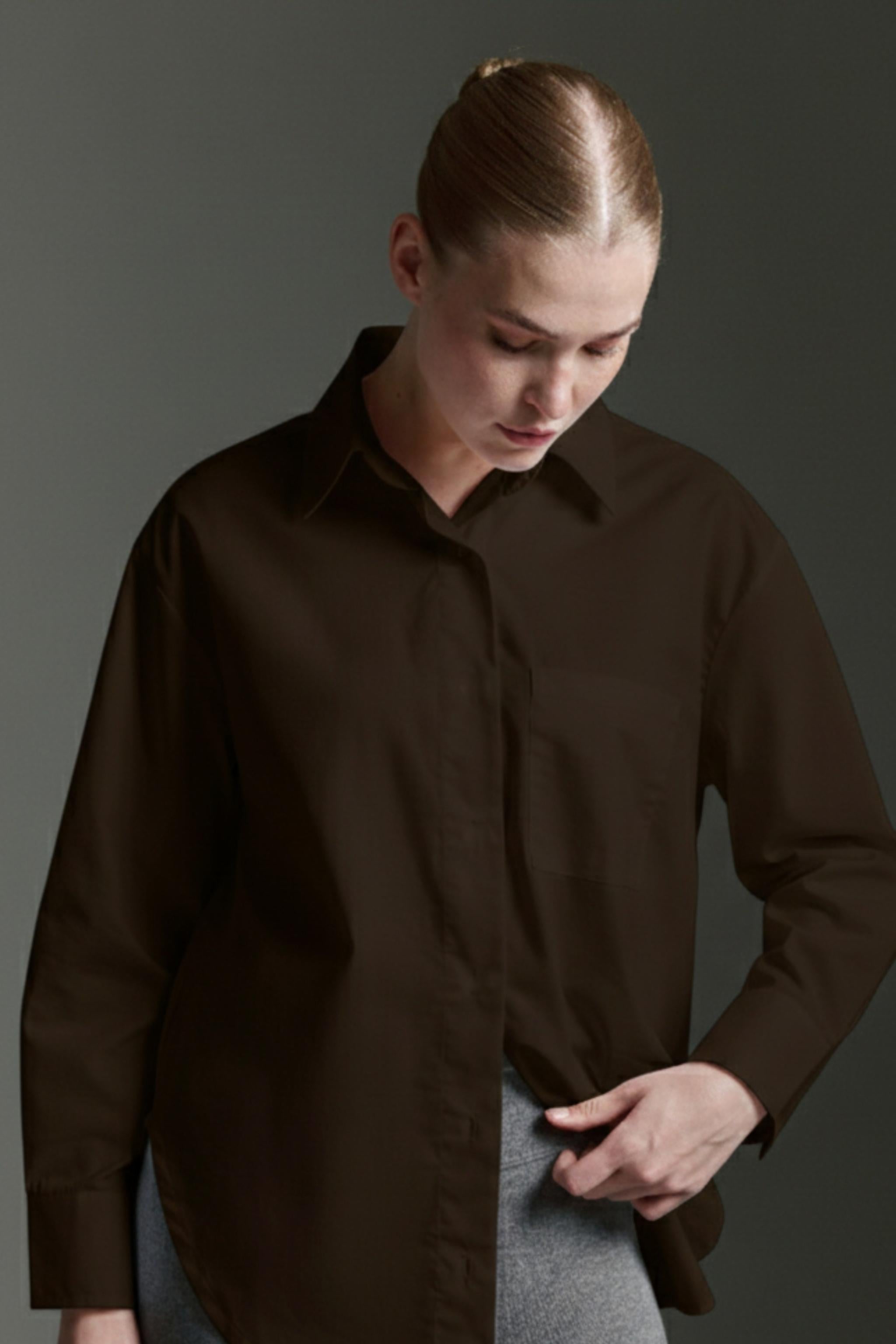 Oversized Bluse Mit Knopfleiste Auf Dem Rücken