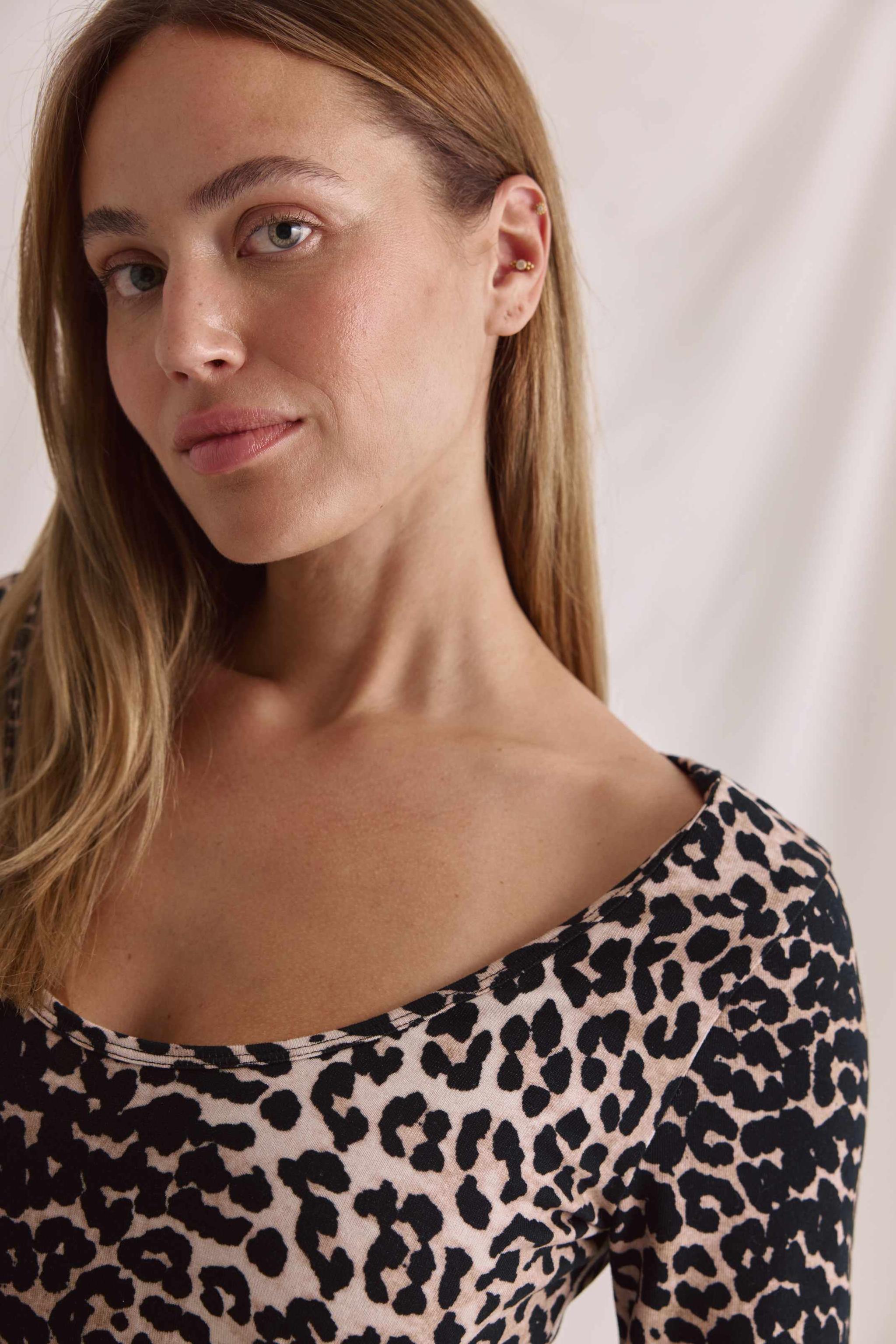 Softer Beidseitig Tragbarer Langarm Body Mit Leo Aop