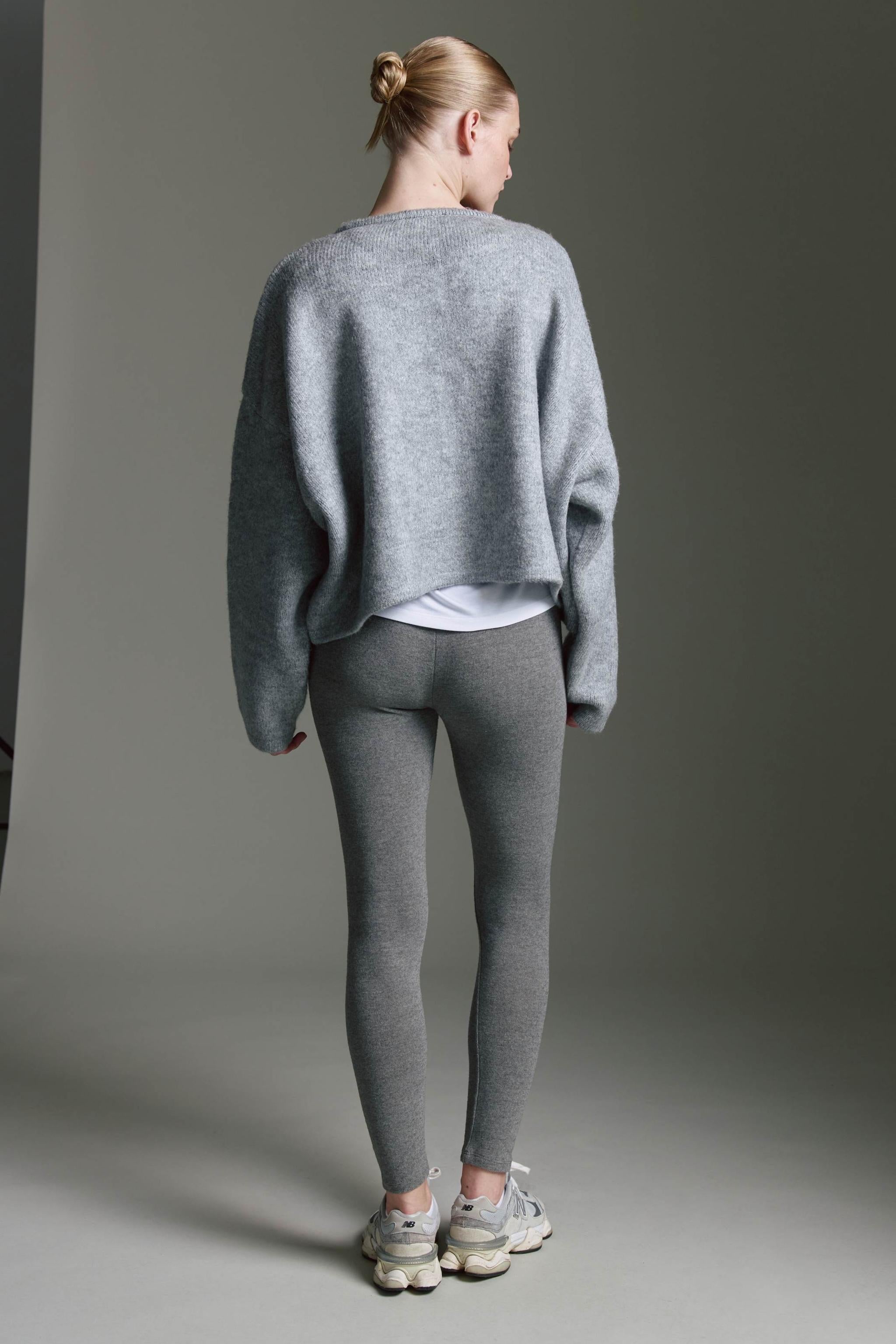 Kurzer Cape Cardigan Mit Einem Knopf