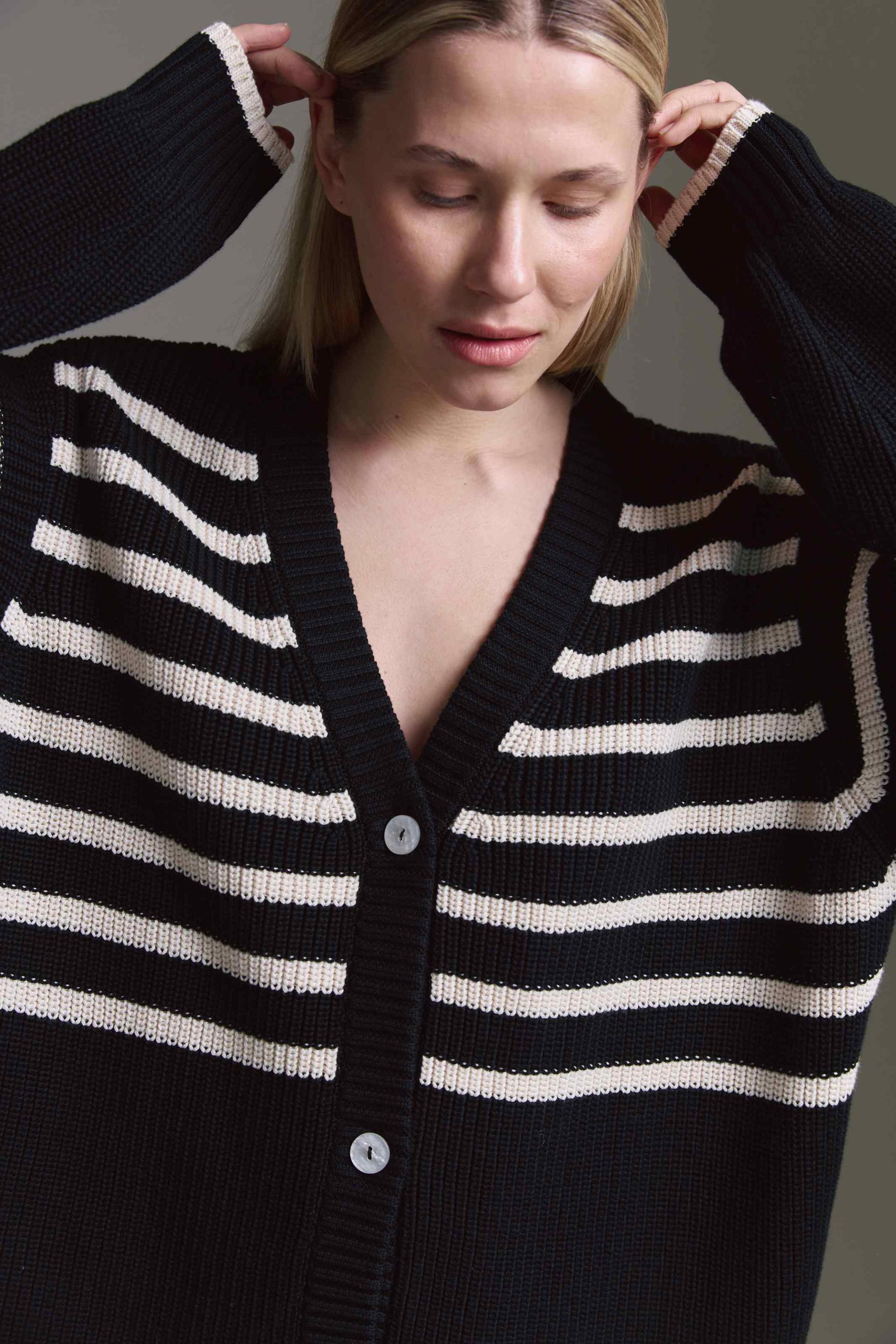 Gestreifter Oversized Strickcardigan