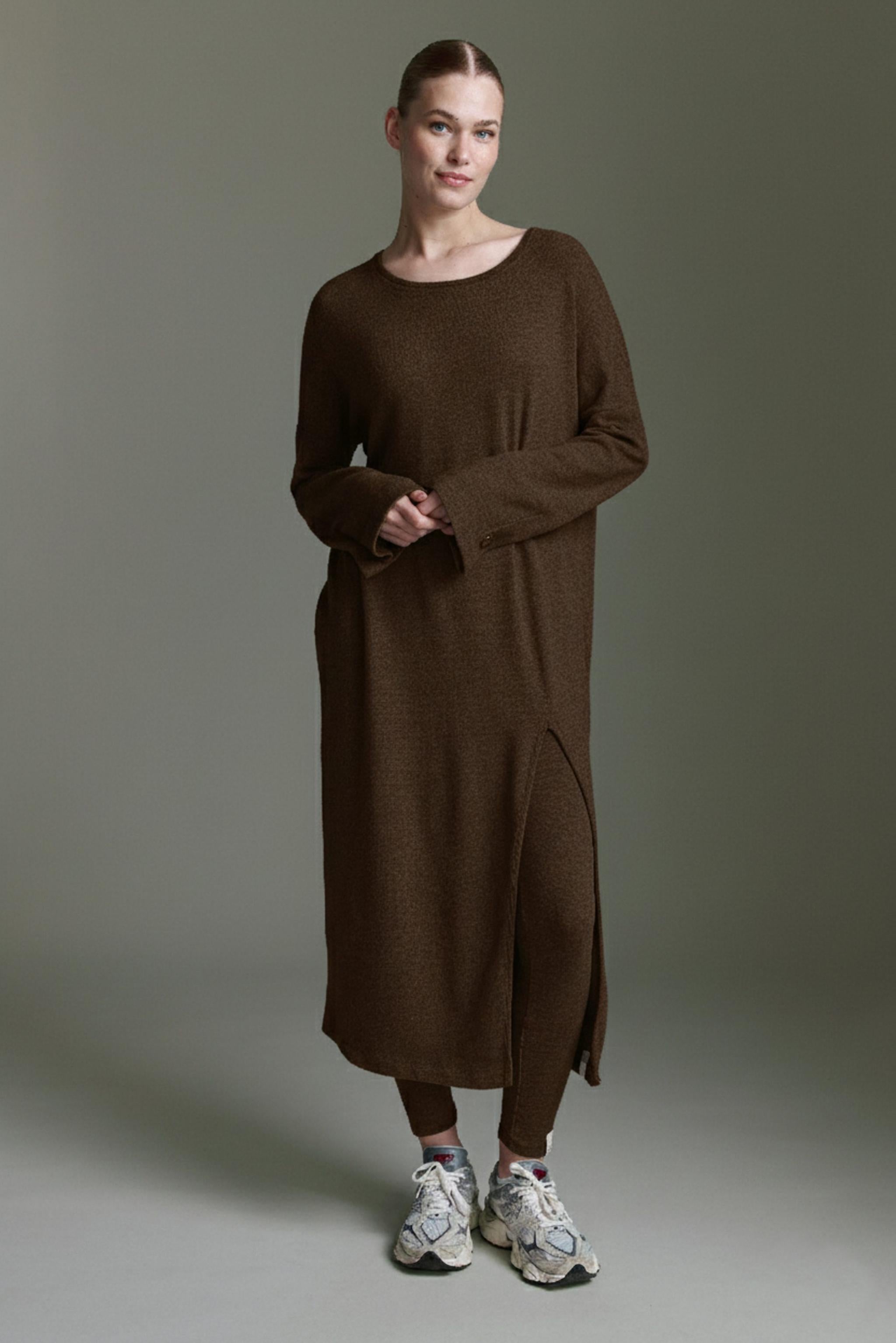 Cozy Kleid Mit Rundhals, Schlitz Und Ärmeldetails