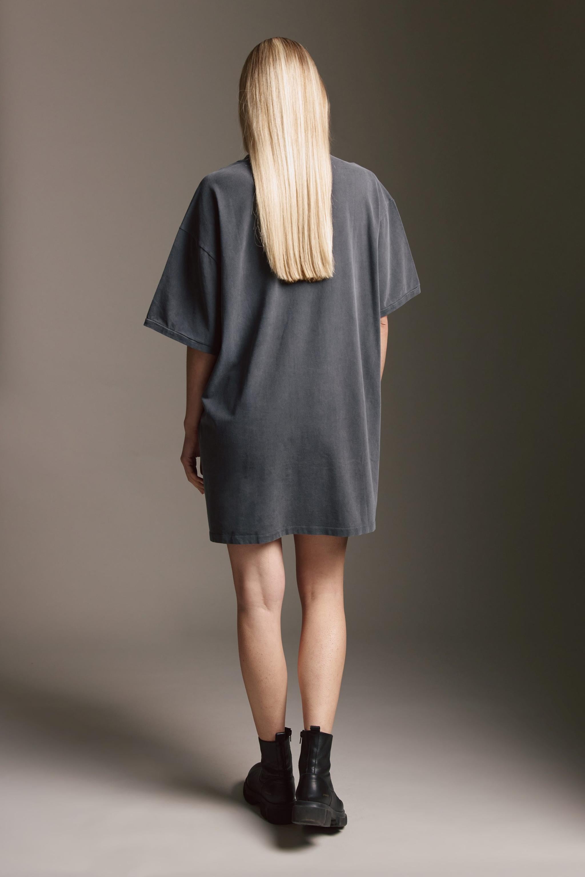 Gewaschenes Kleid Mit Logo Applikation