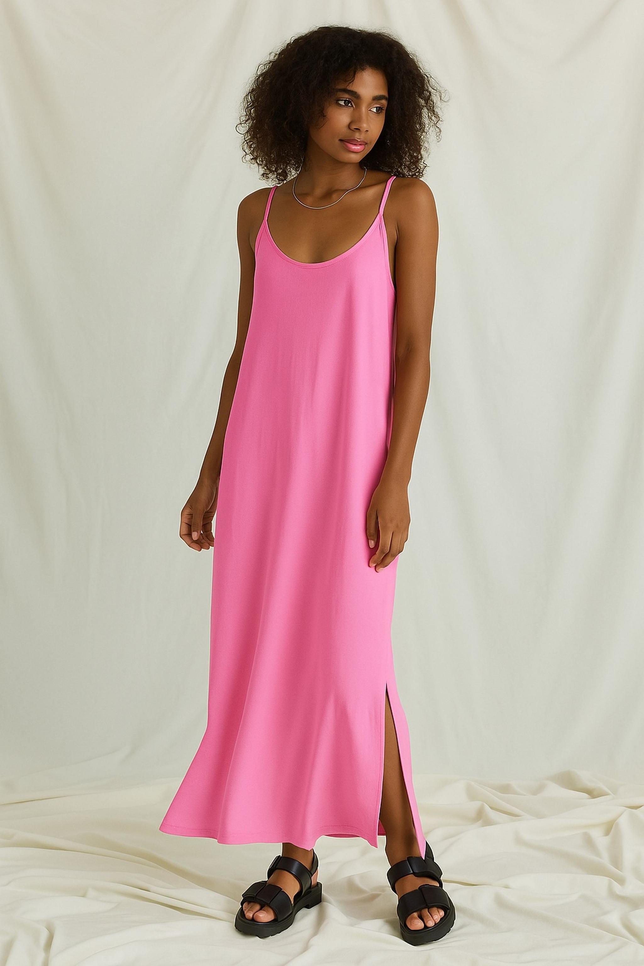 Softes Maxi Kleid Mit Trägern Und Seitenschlitzen