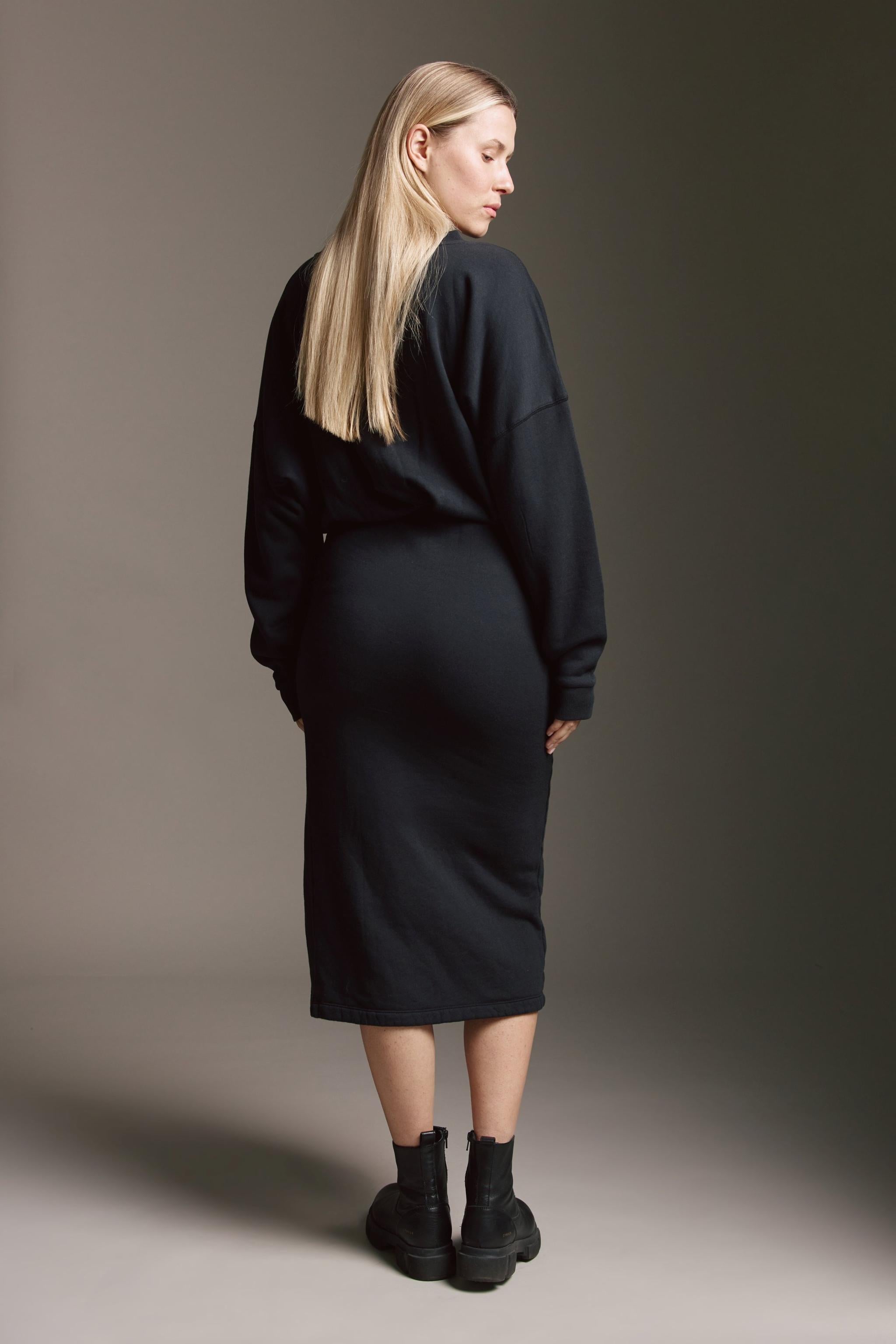 Softes Kleid Mit Raffung An Der Taille Und Seitenschlitz