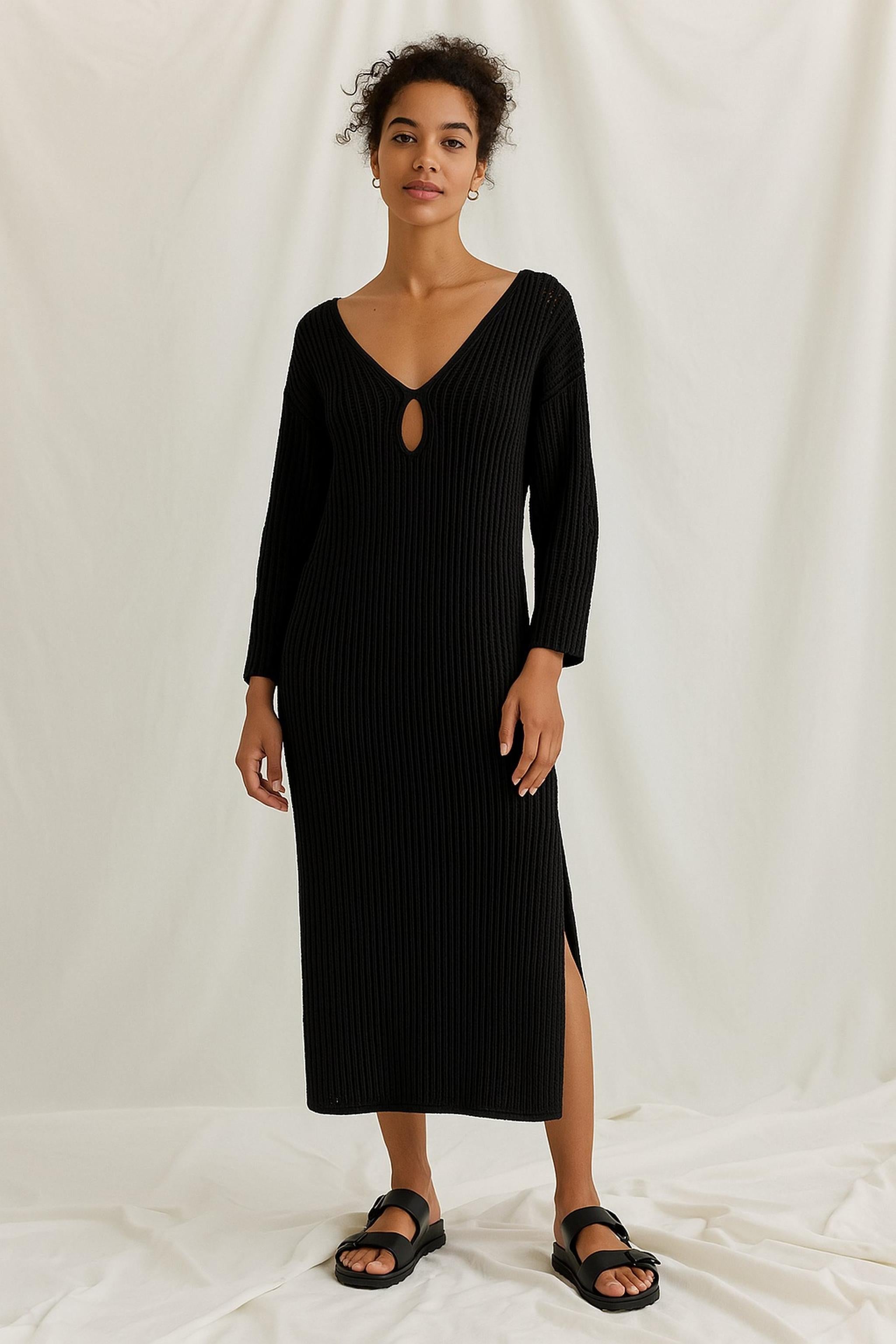 Kleid Mit Cut On Am Dekollete