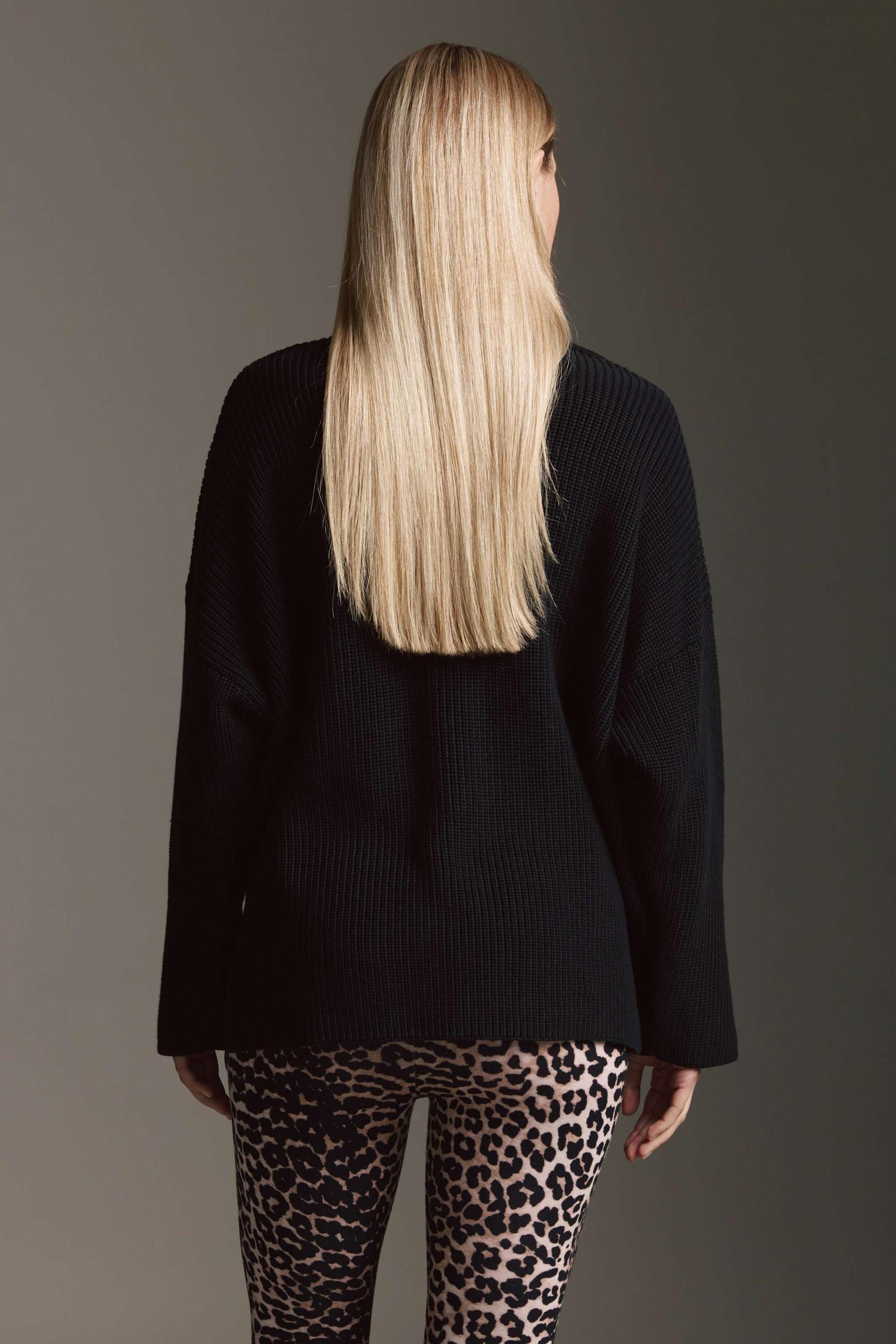 Oversized Strickpullover Mit Rollkragen, Seitenschlitzen Und Besonderem Ärmelabschluss