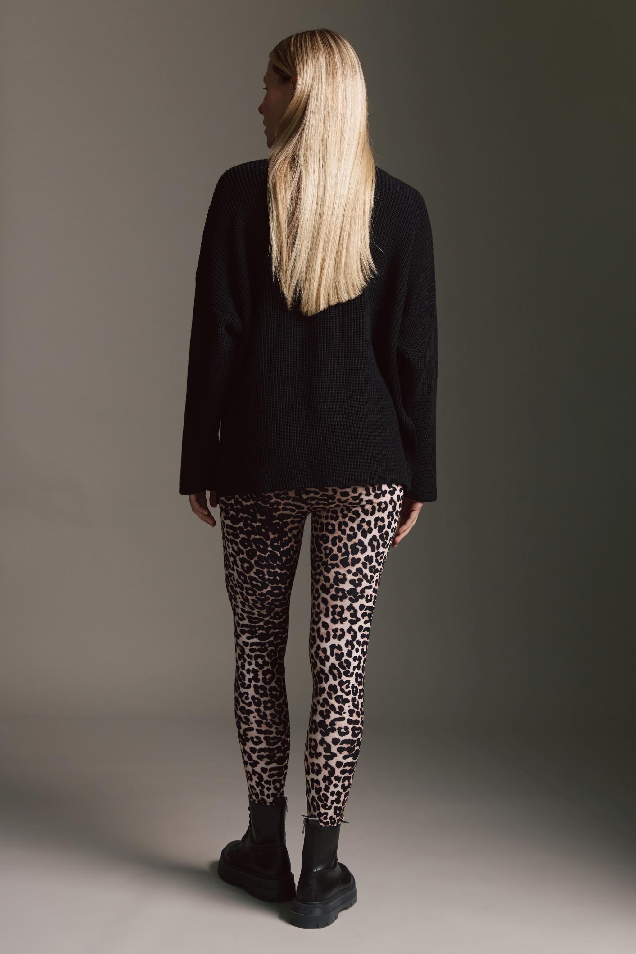 Oversized Strickpullover Mit Rollkragen, Seitenschlitzen Und Besonderem Ärmelabschluss