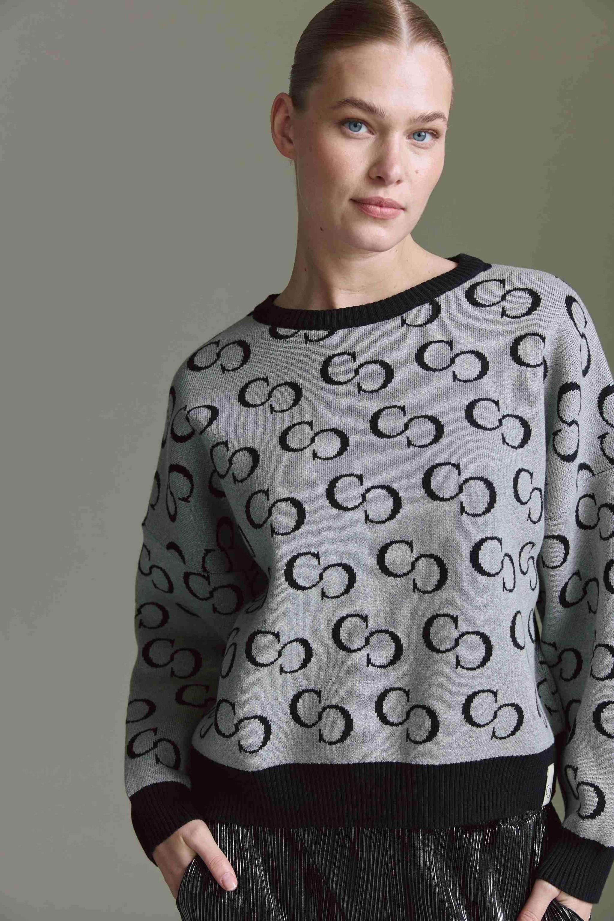 Intarsia Pullover Mit Rundhals Und Logo Aop