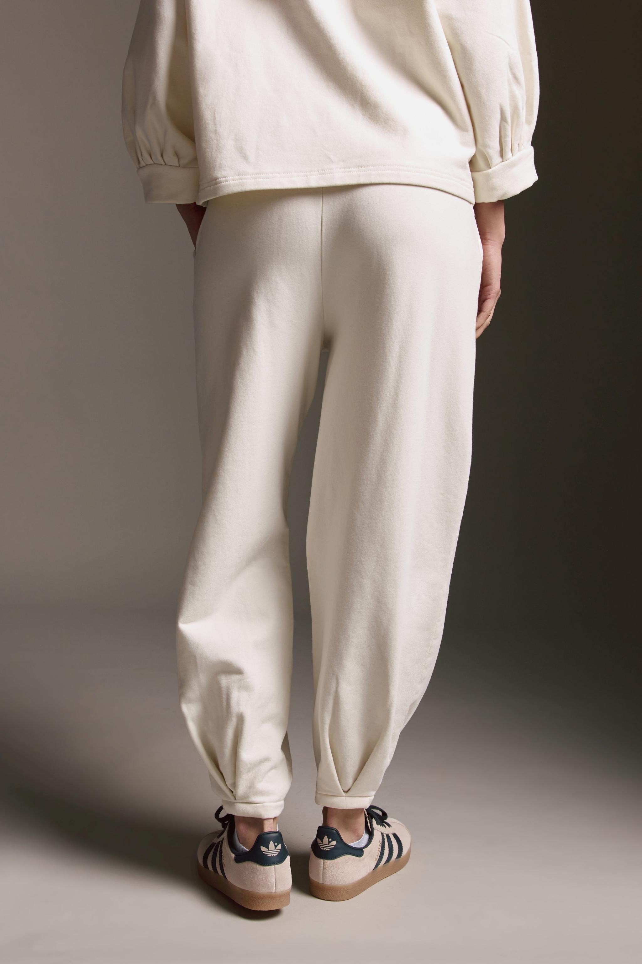 Gewaschene Sweatpants Mit Besonderem Beinsaum