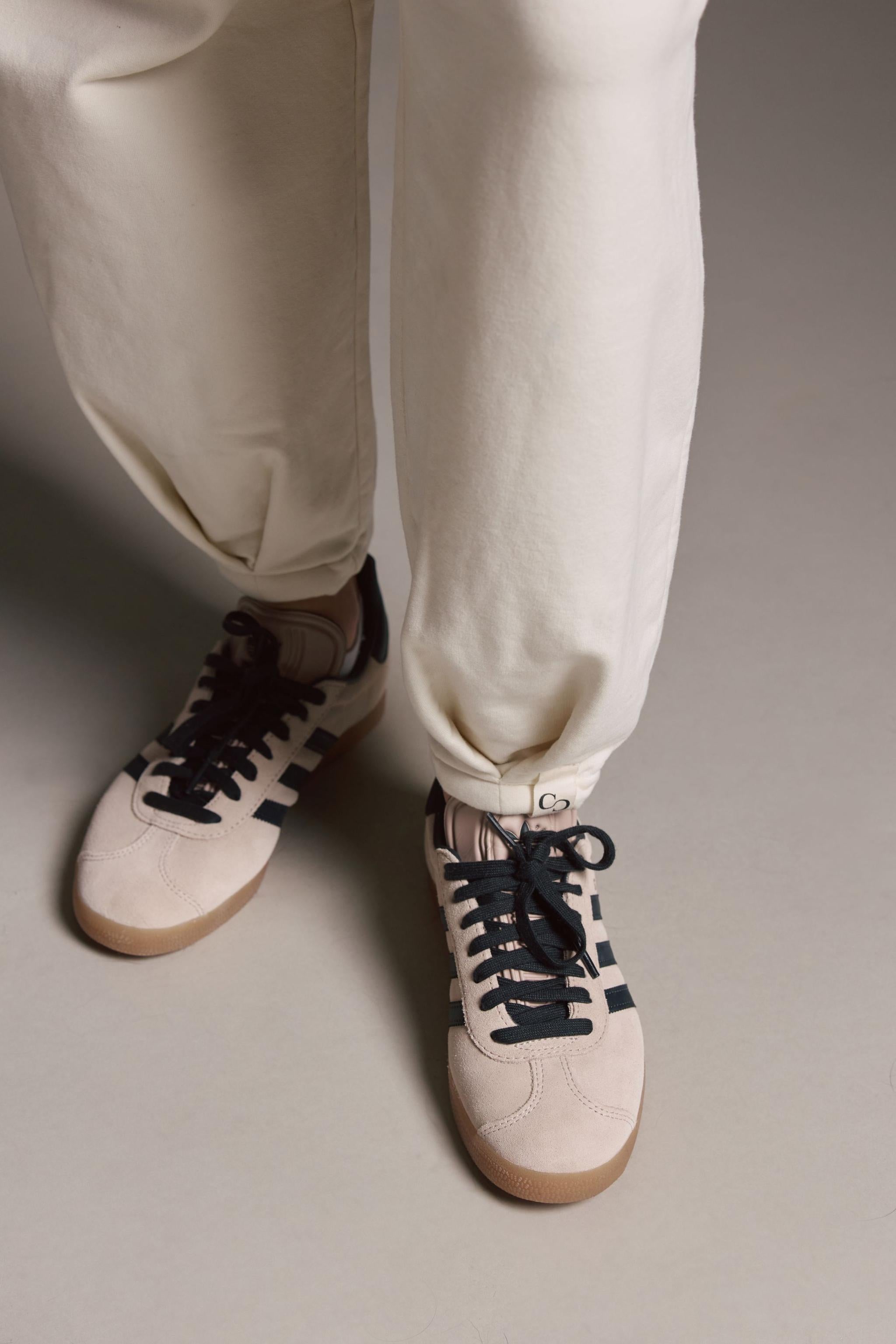 Gewaschene Sweatpants Mit Besonderem Beinsaum