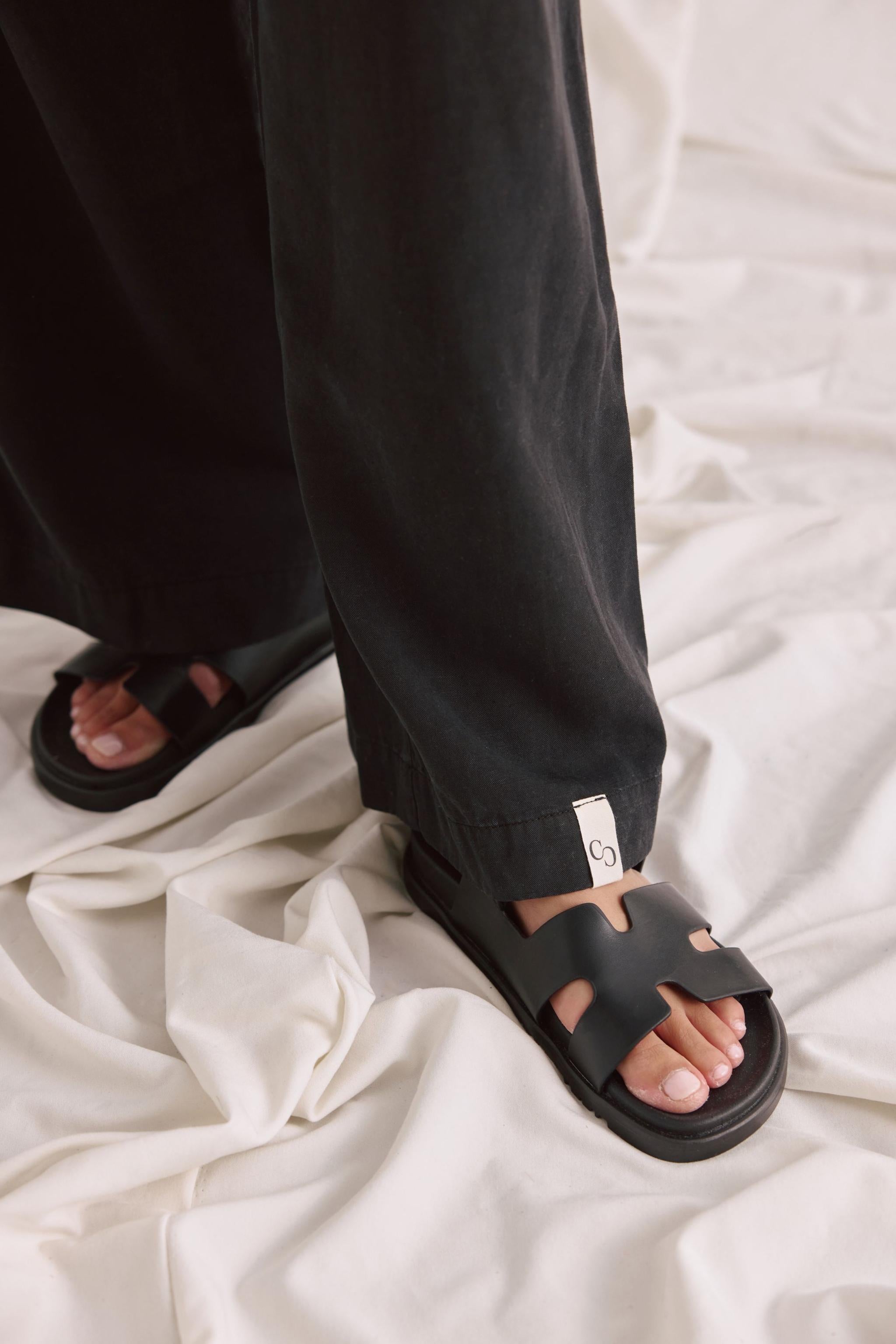 Gewaschene Bundfaltenhose Mit Weitem Bein