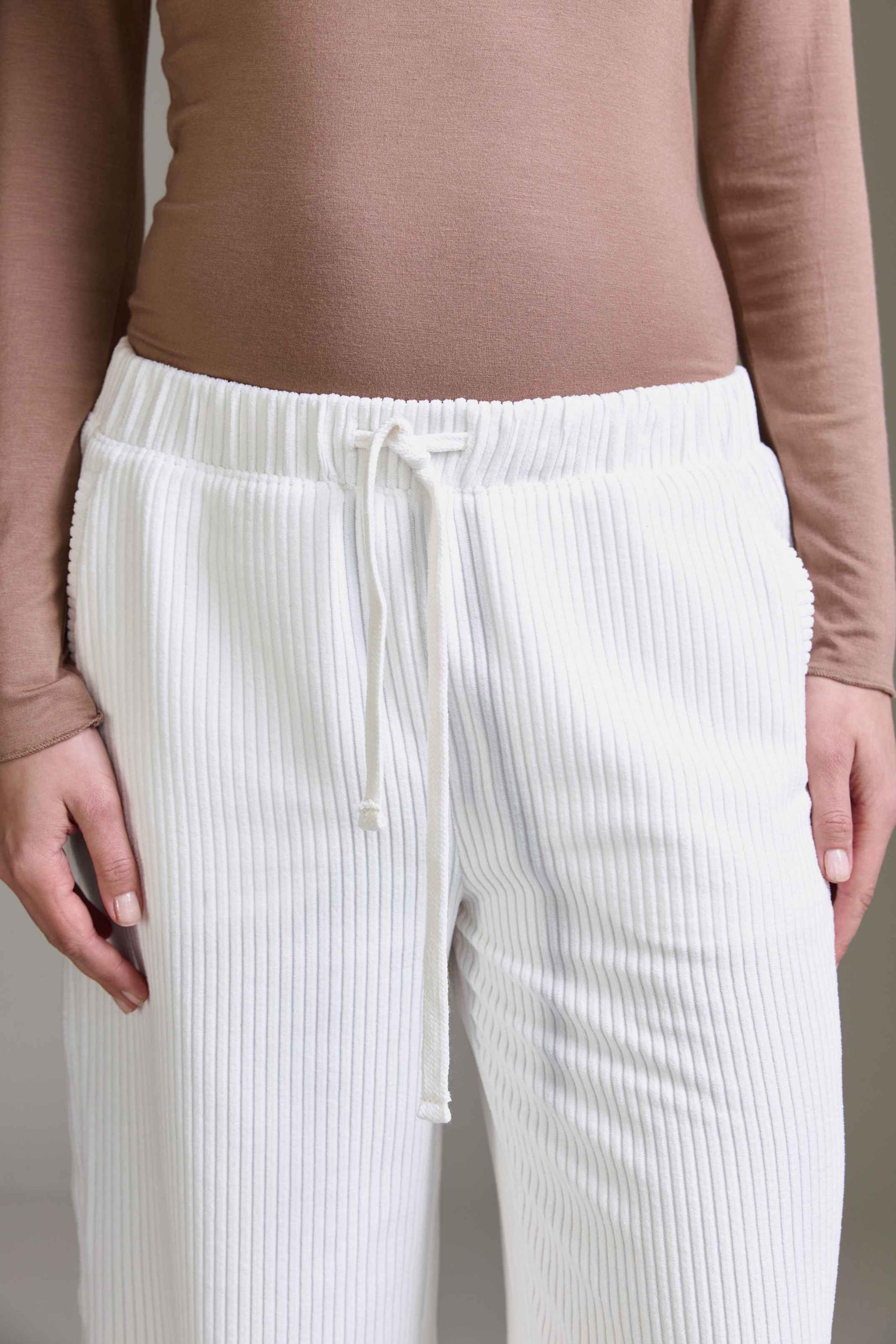Cordhose Mit Tunnelzug Und Geradem Bein