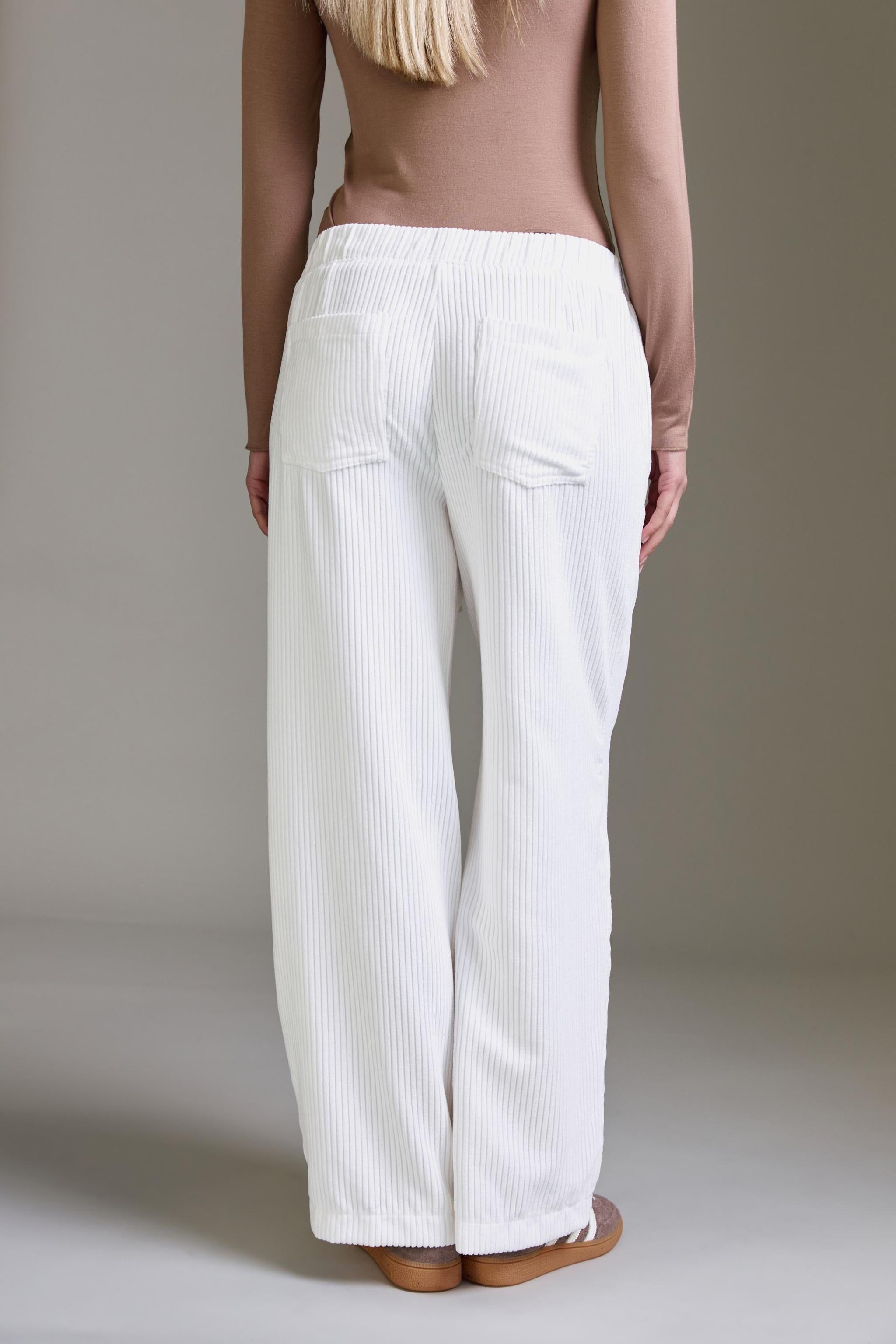 Cordhose Mit Tunnelzug Und Geradem Bein