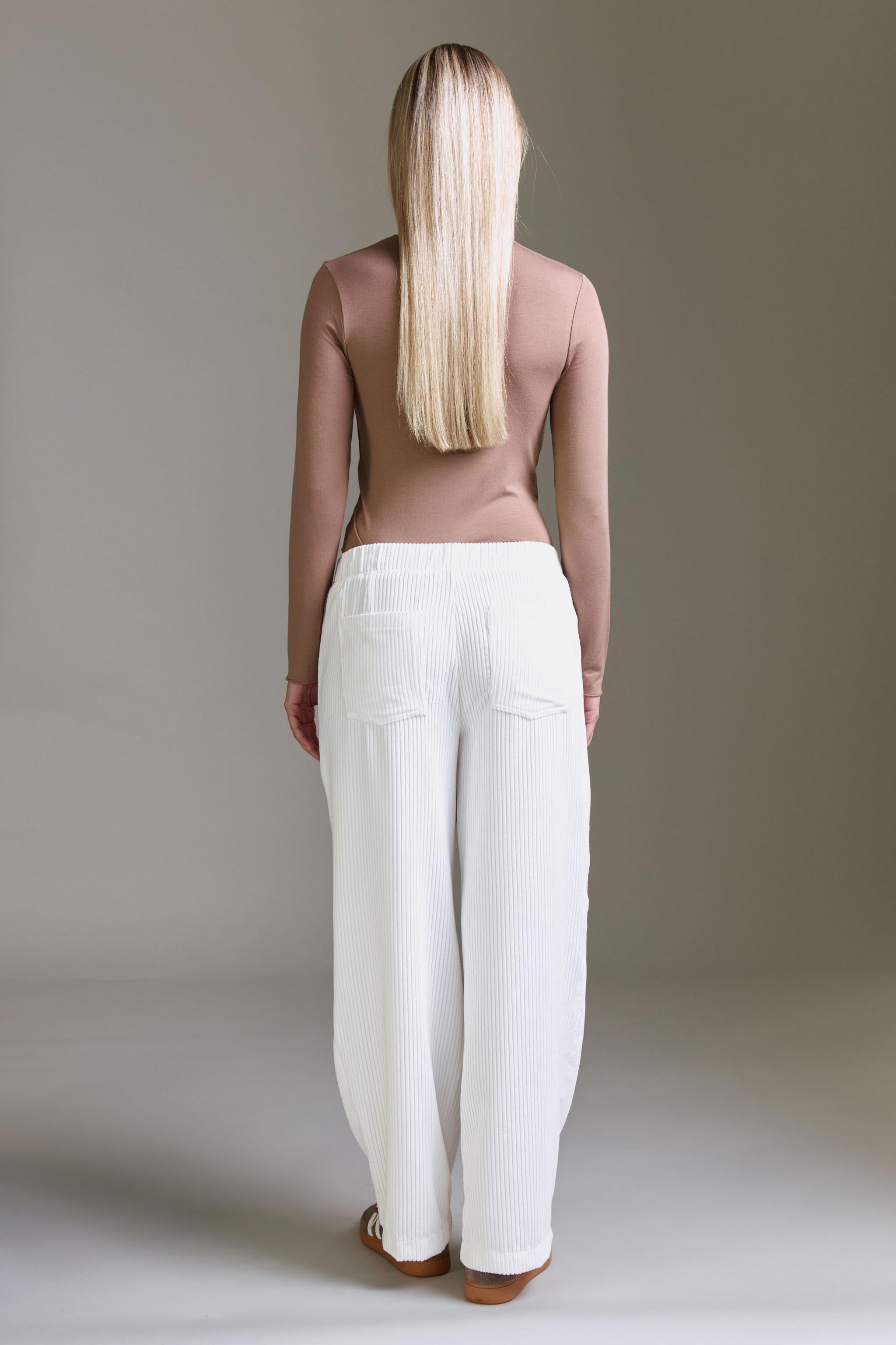 Cordhose Mit Tunnelzug Und Geradem Bein