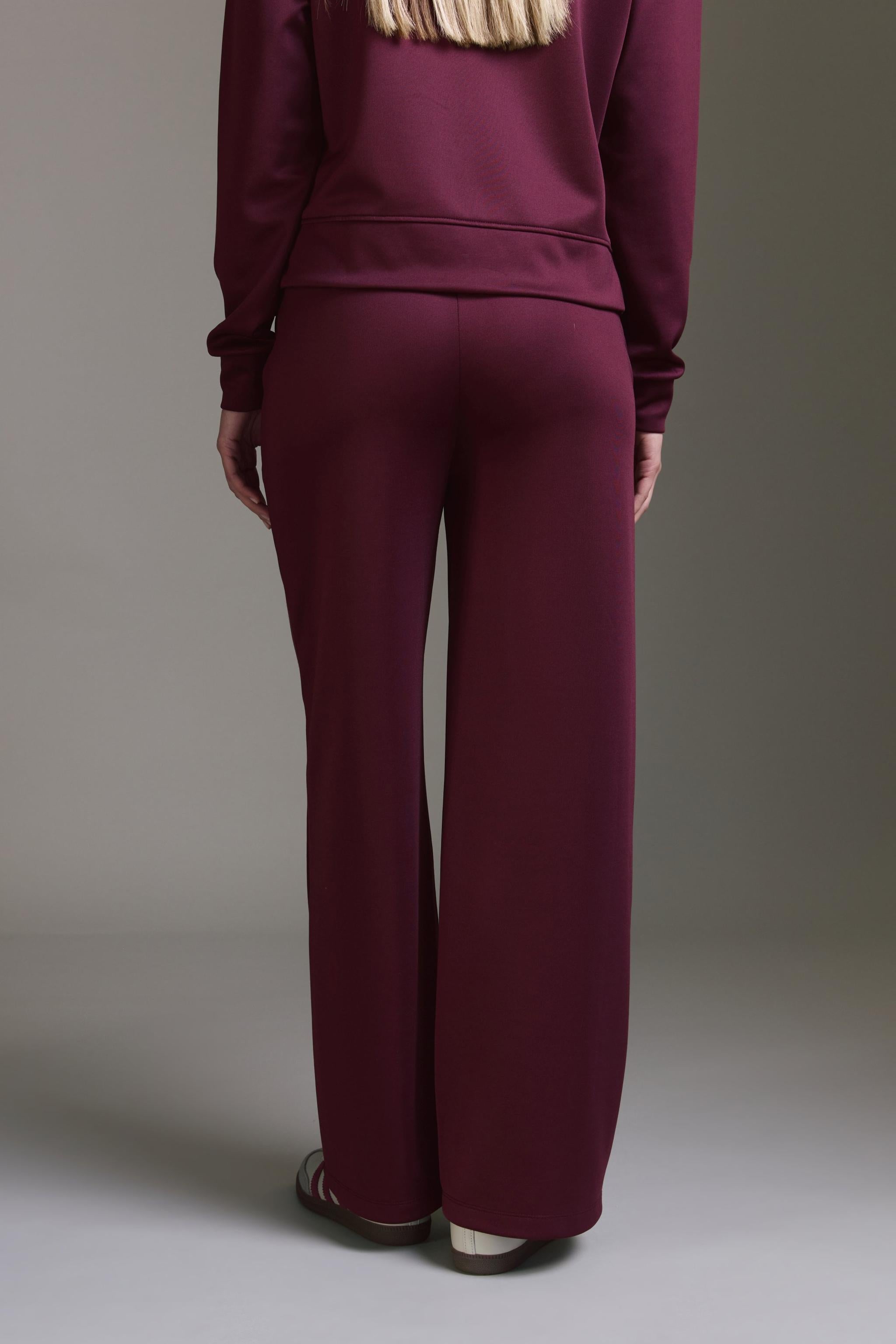 Glänzende Sweatpants Mit Elastischem Bund Und Geradem Bein