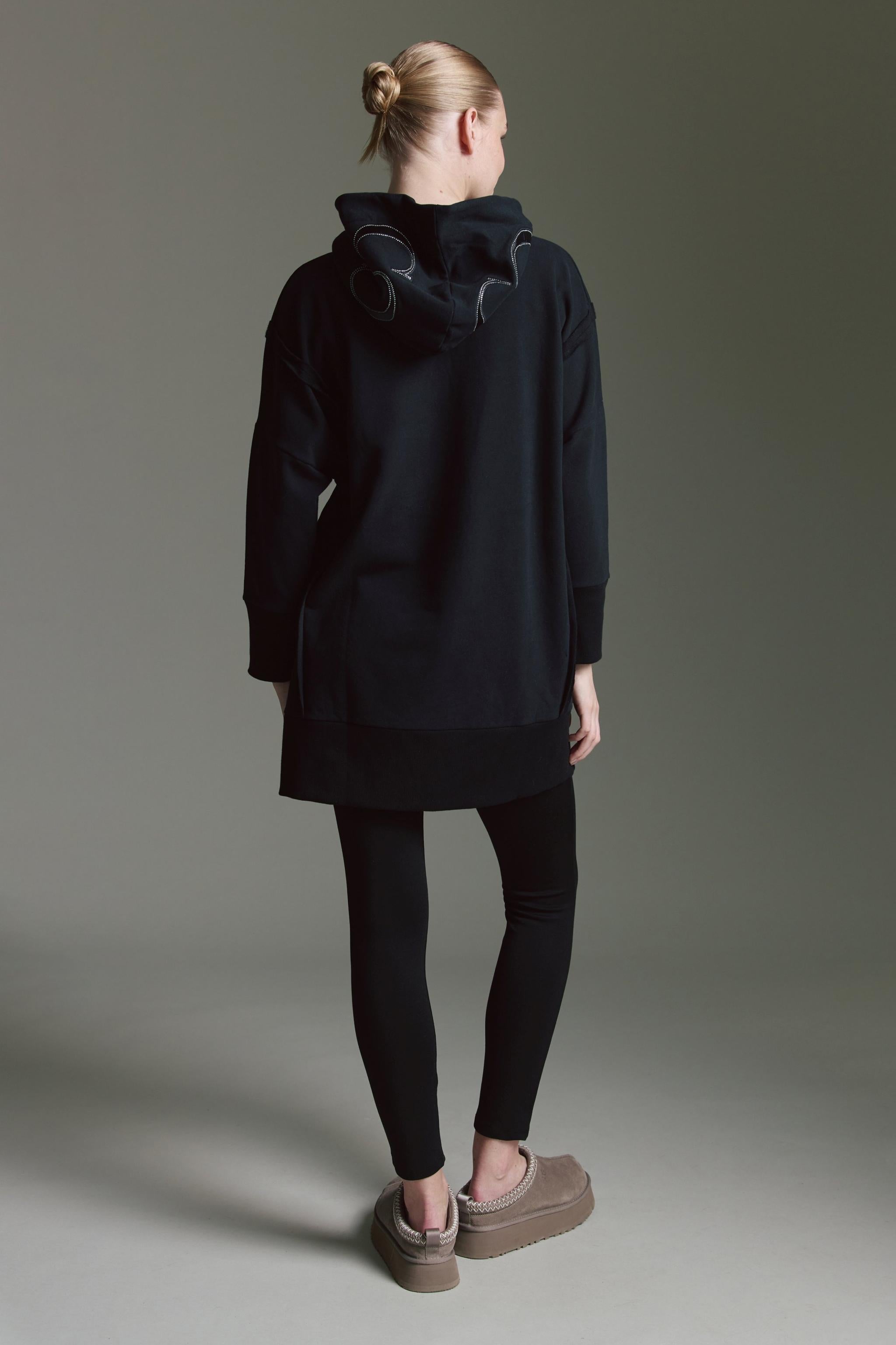 Long Sweatshirt Mit Kapuze, Inside-Out Elementen, Seitenschlitz, Strasskordel Und Strasslogo