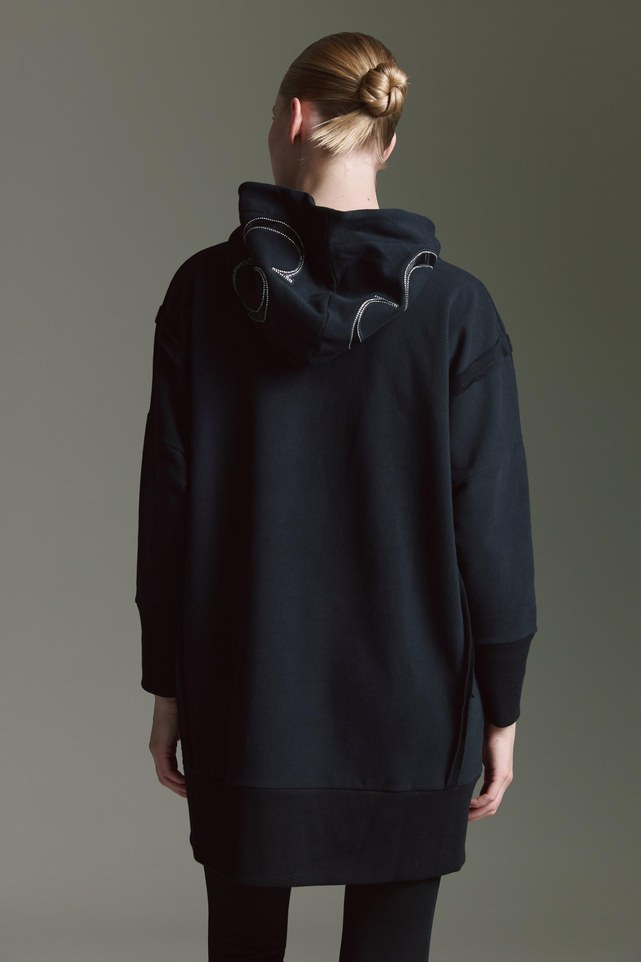 Long Sweatshirt Mit Kapuze, Inside-Out Elementen, Seitenschlitz, Strasskordel Und Strasslogo