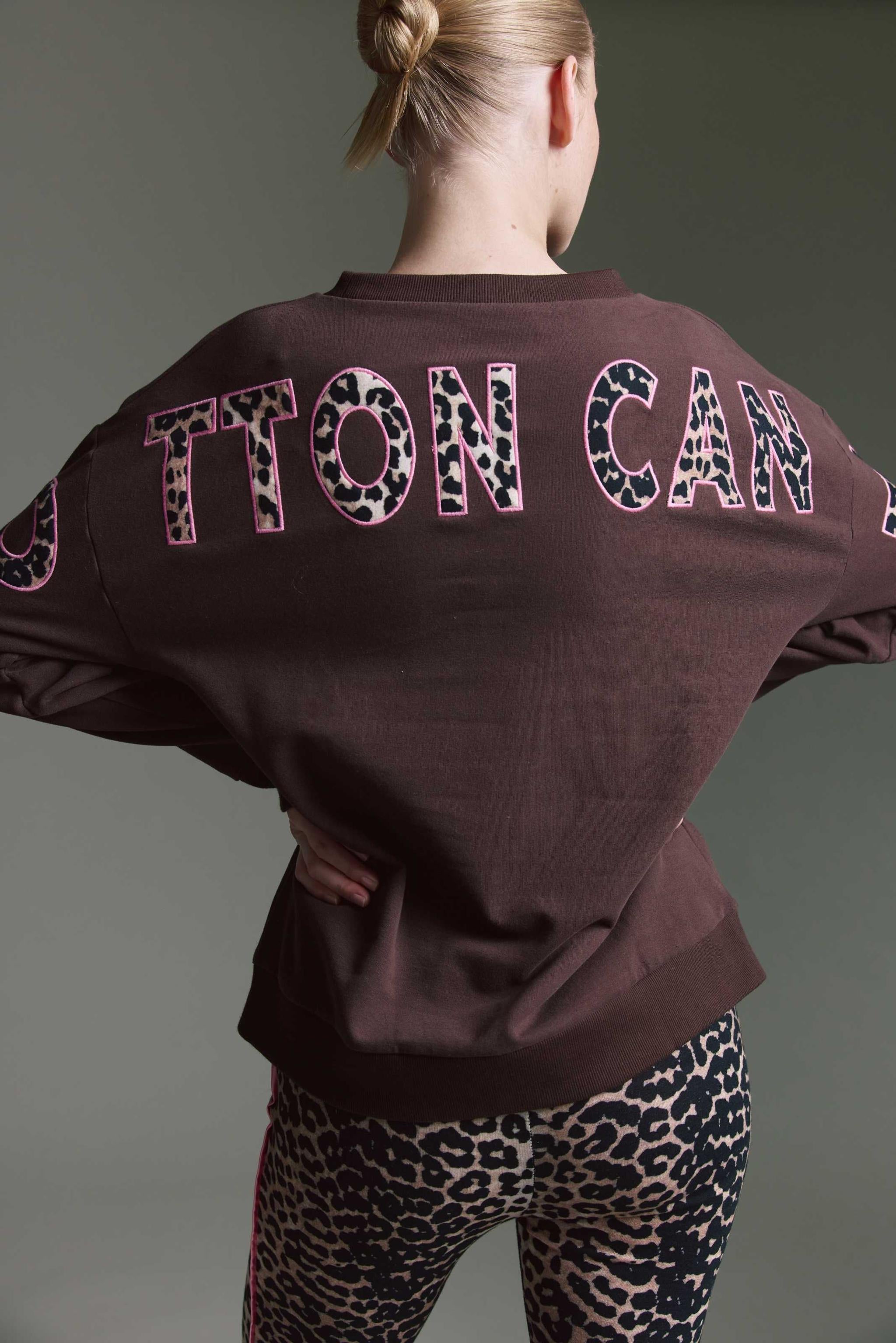 Oversized Sweatshirt Mit O-Hals Und Leo Applikation