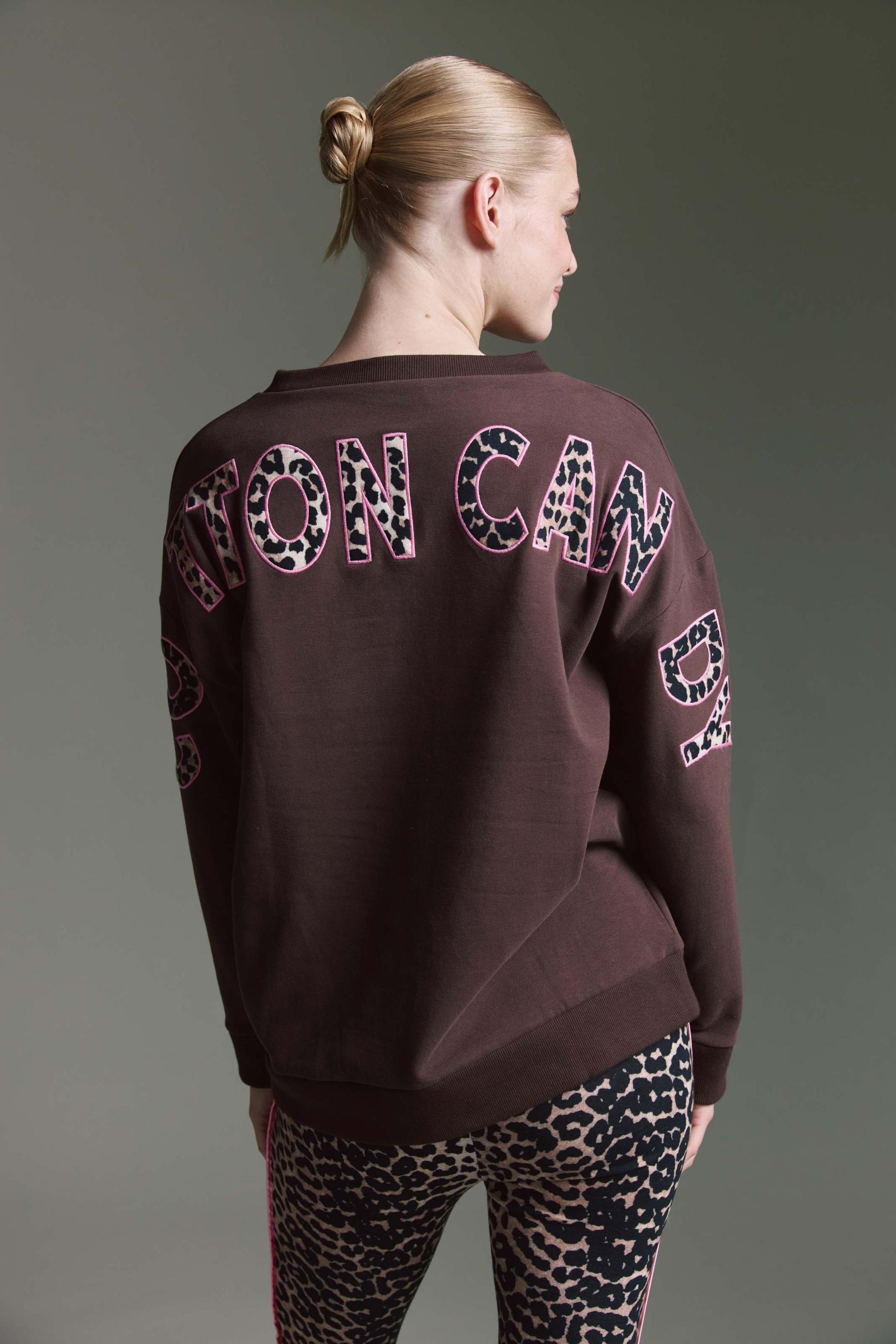 Oversized Sweatshirt Mit O-Hals Und Leo Applikation