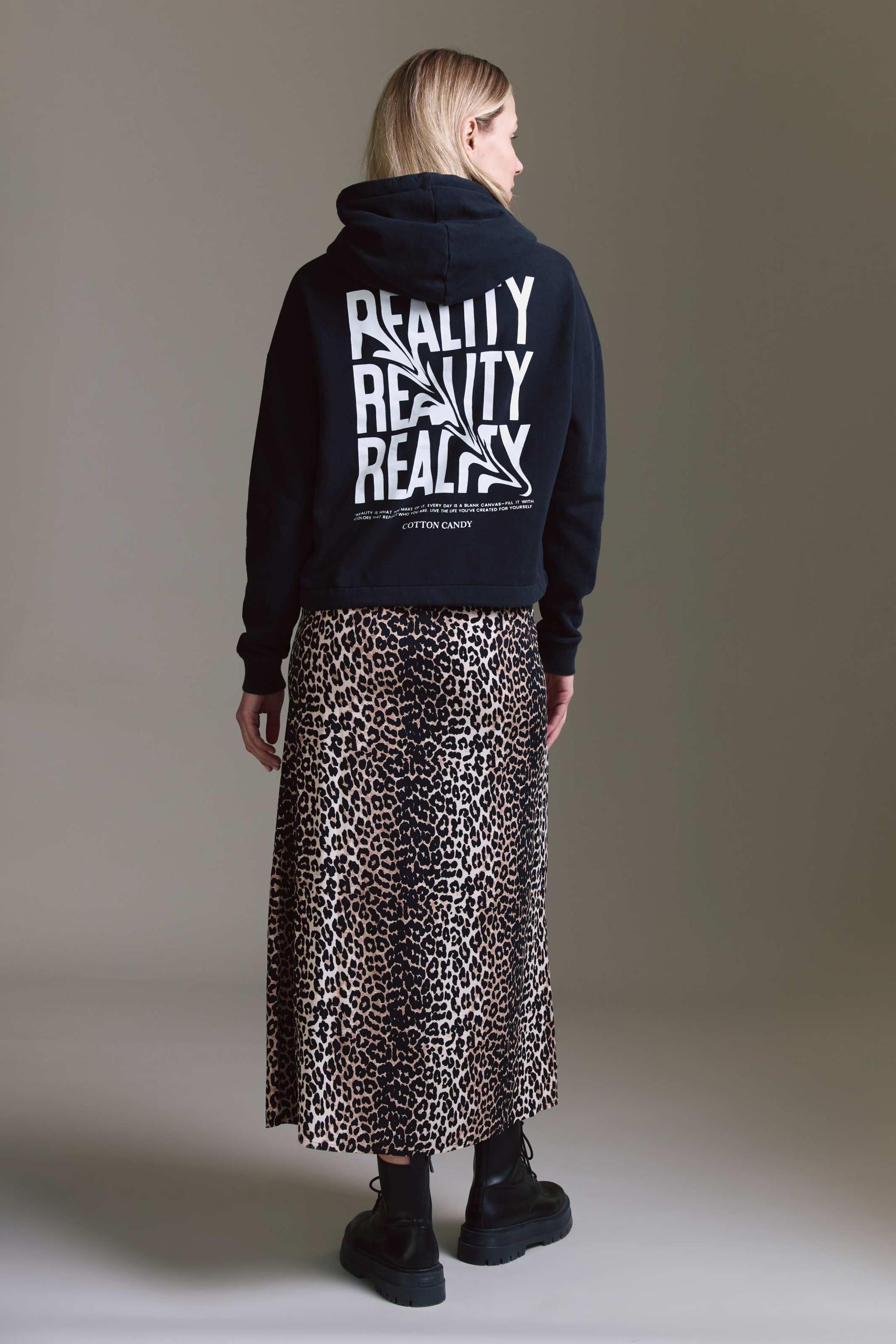 Gewaschenes Sweatshirt Mit Kapuze, Tunnelzug Und Reality Druck