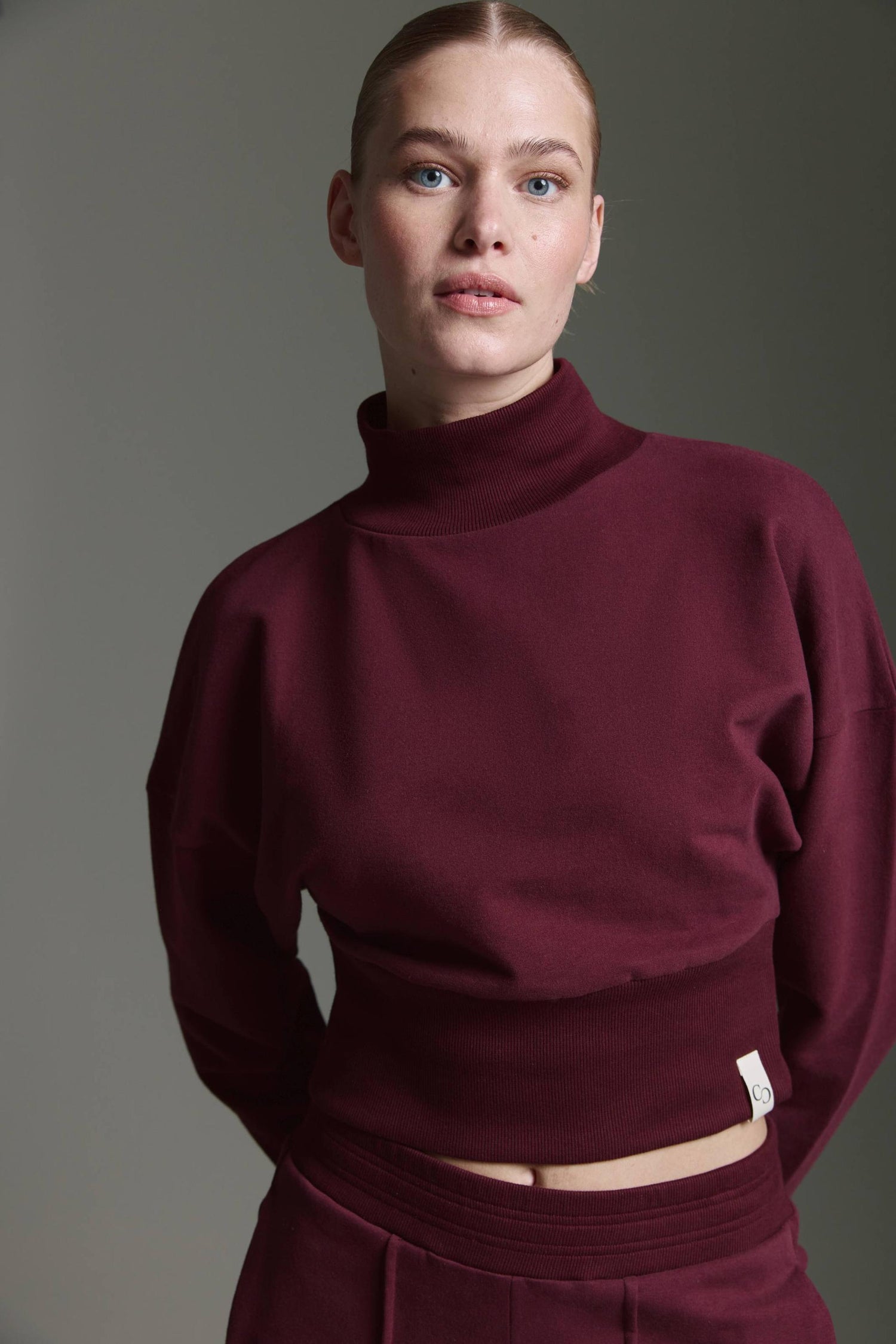 Sweatshirt Mit Stehkragen Und Breitem Saumabschluss