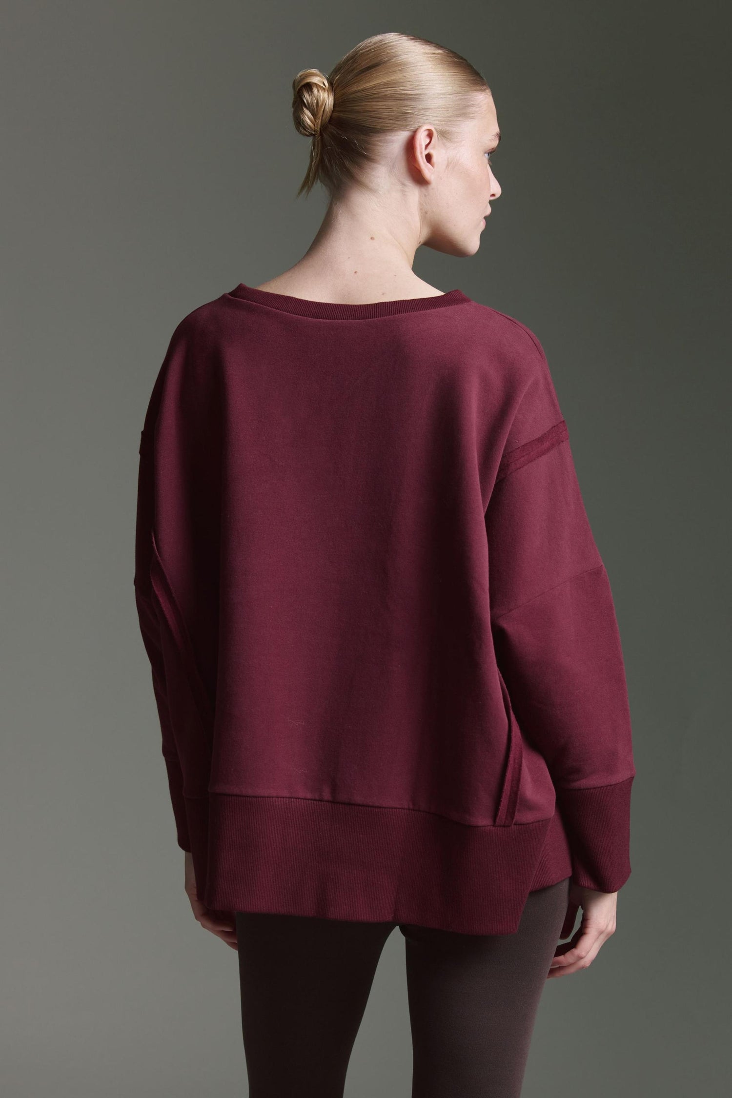 Sweatshirt Mit Weitem O-Hals Und Inside-Out Elementen