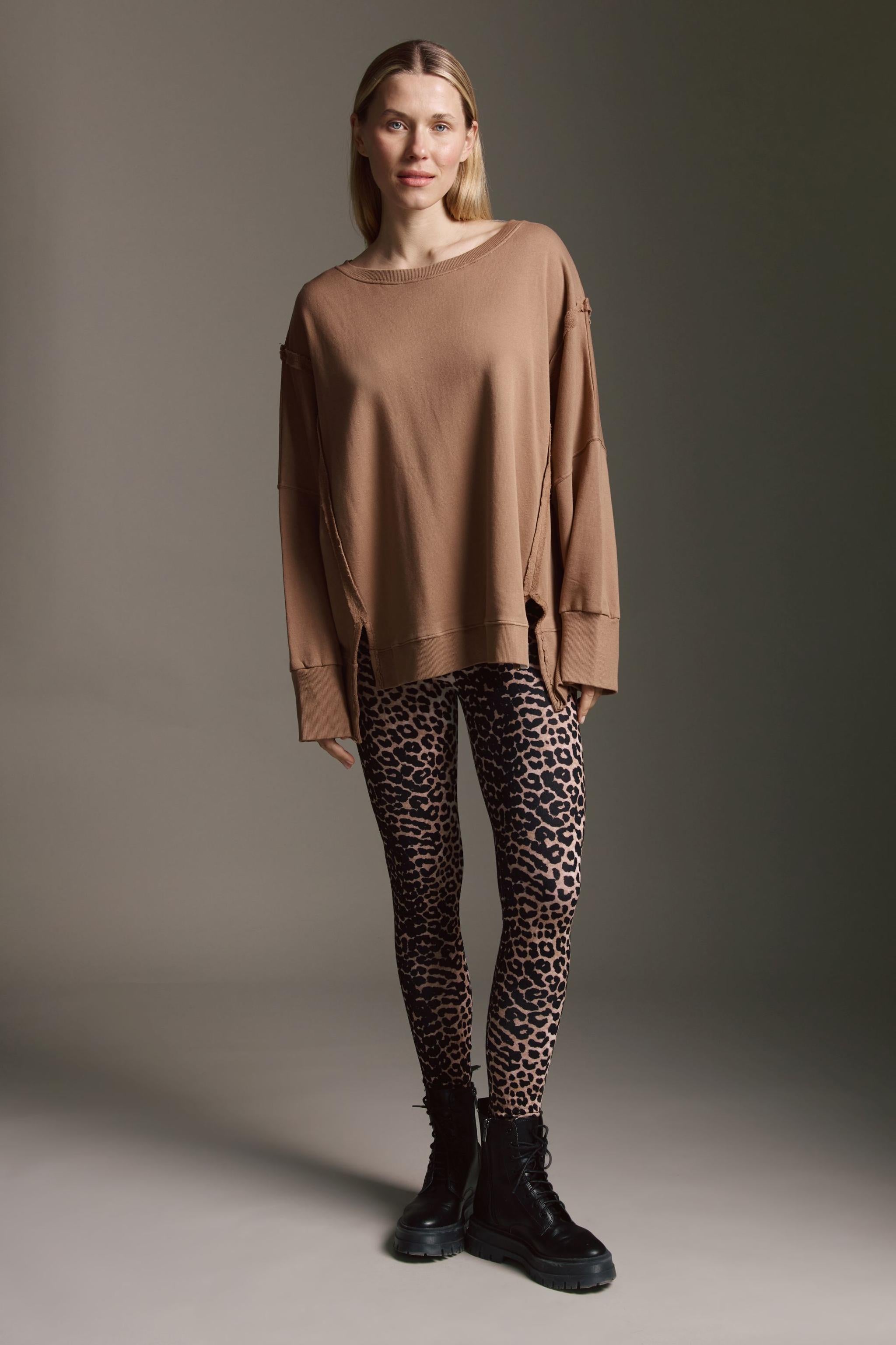 Softes Sweatshirt Mit Weitem O-Hals Und Inside-Out Elementen