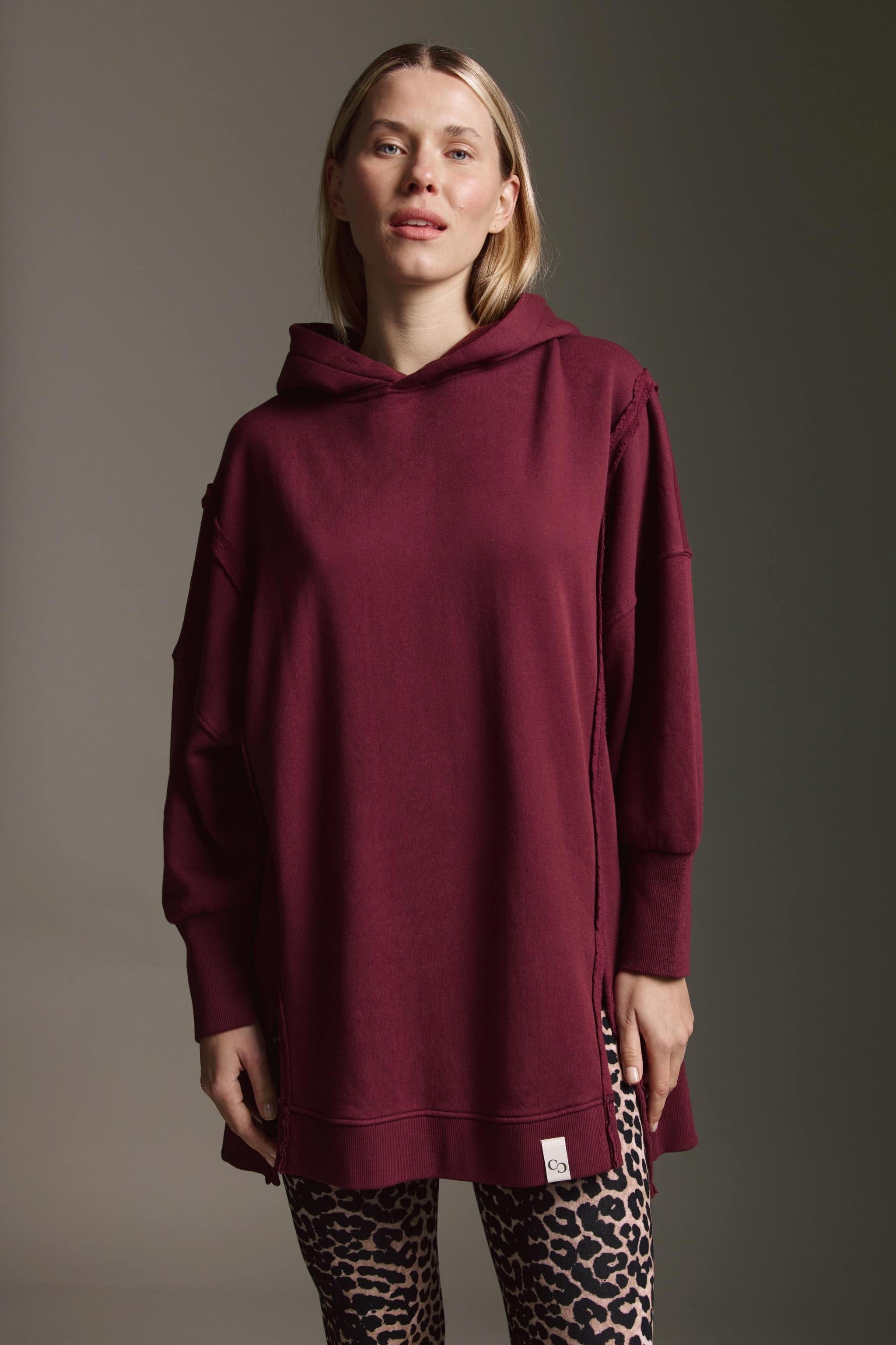 Softes Long Sweatshirt Mit Kapuze, Inside-Out Elementen Und Seitenschlitz