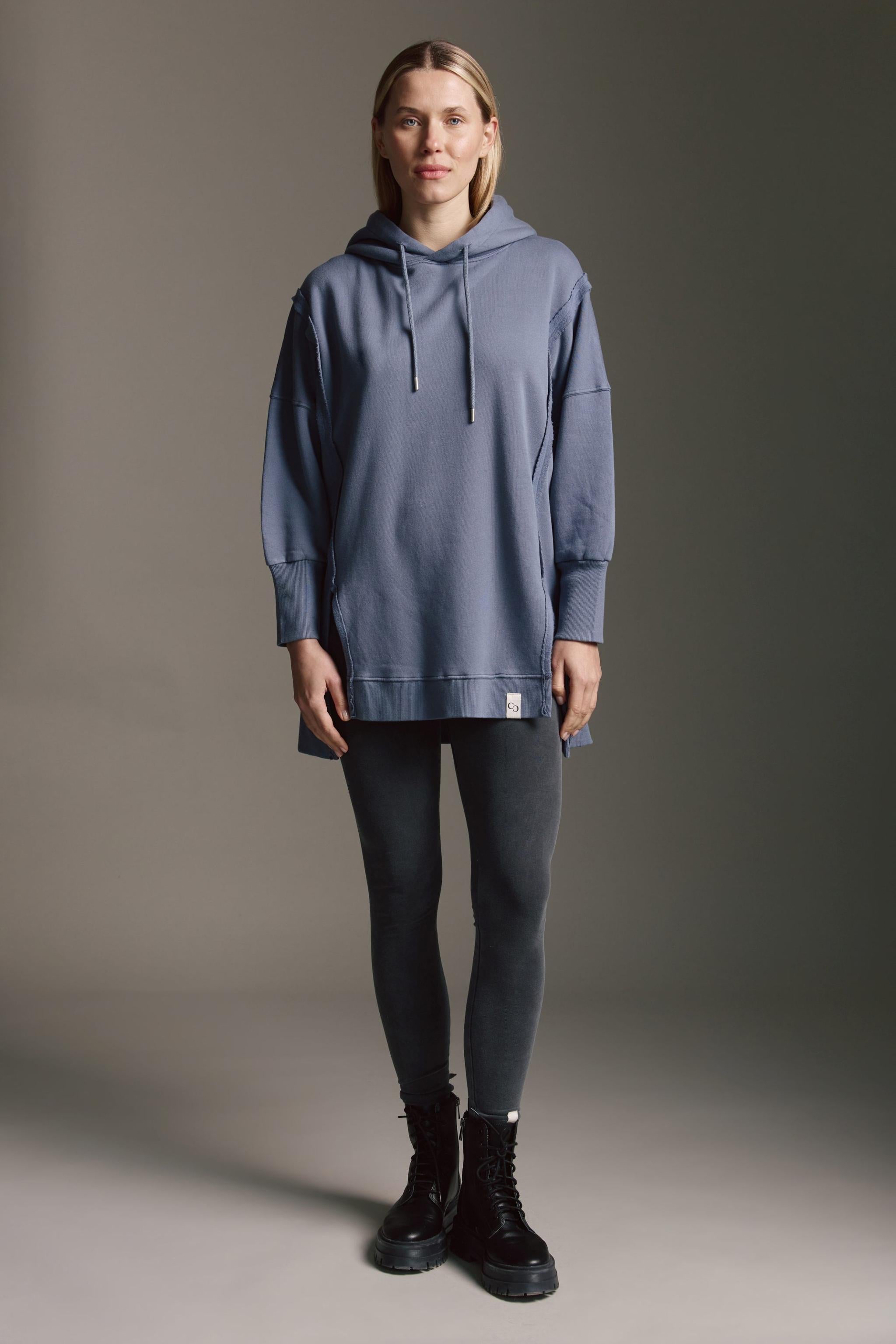 Softes Long Sweatshirt Mit Kapuze, Inside-Out Elementen Und Seitenschlitz
