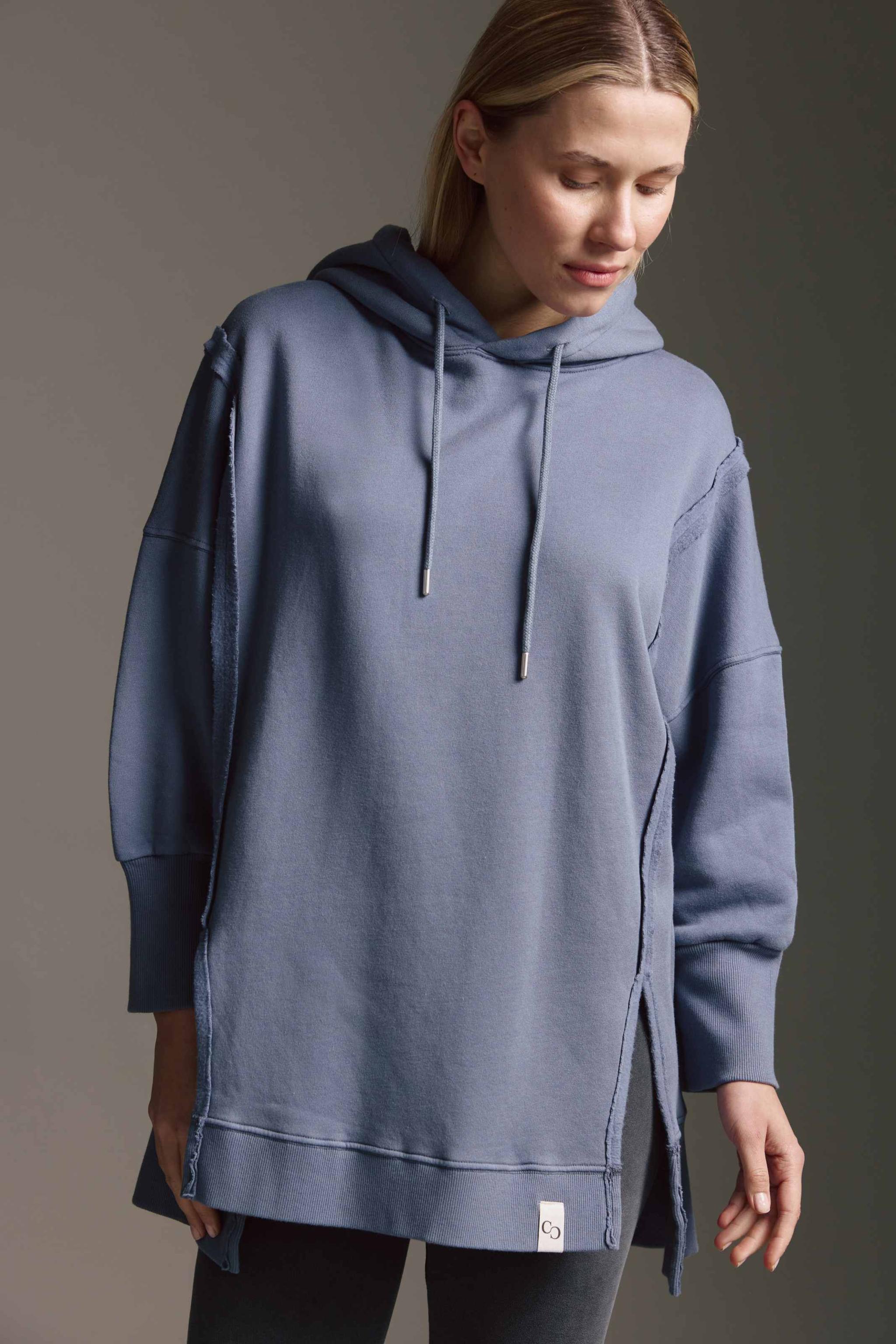 Softes Long Sweatshirt Mit Kapuze, Inside-Out Elementen Und Seitenschlitz