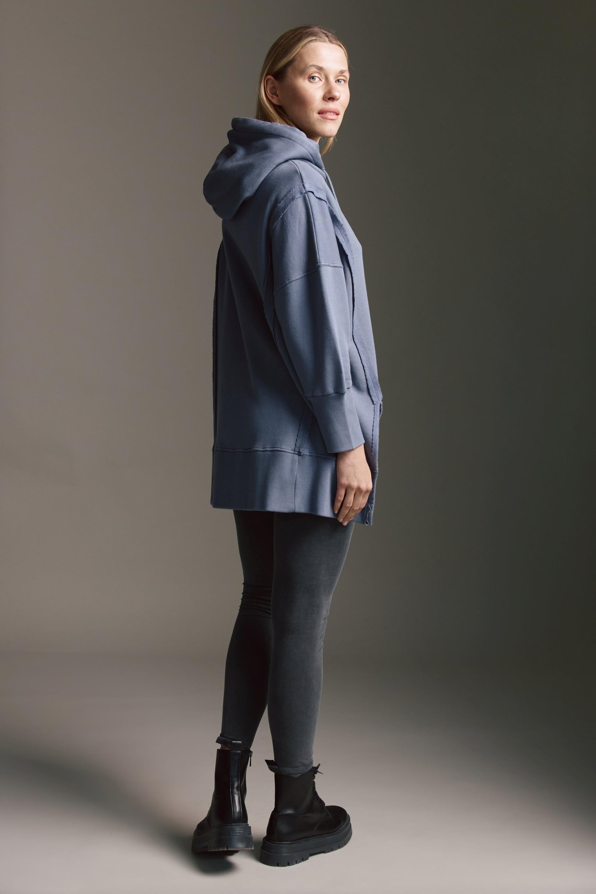 Softes Long Sweatshirt Mit Kapuze, Inside-Out Elementen Und Seitenschlitz