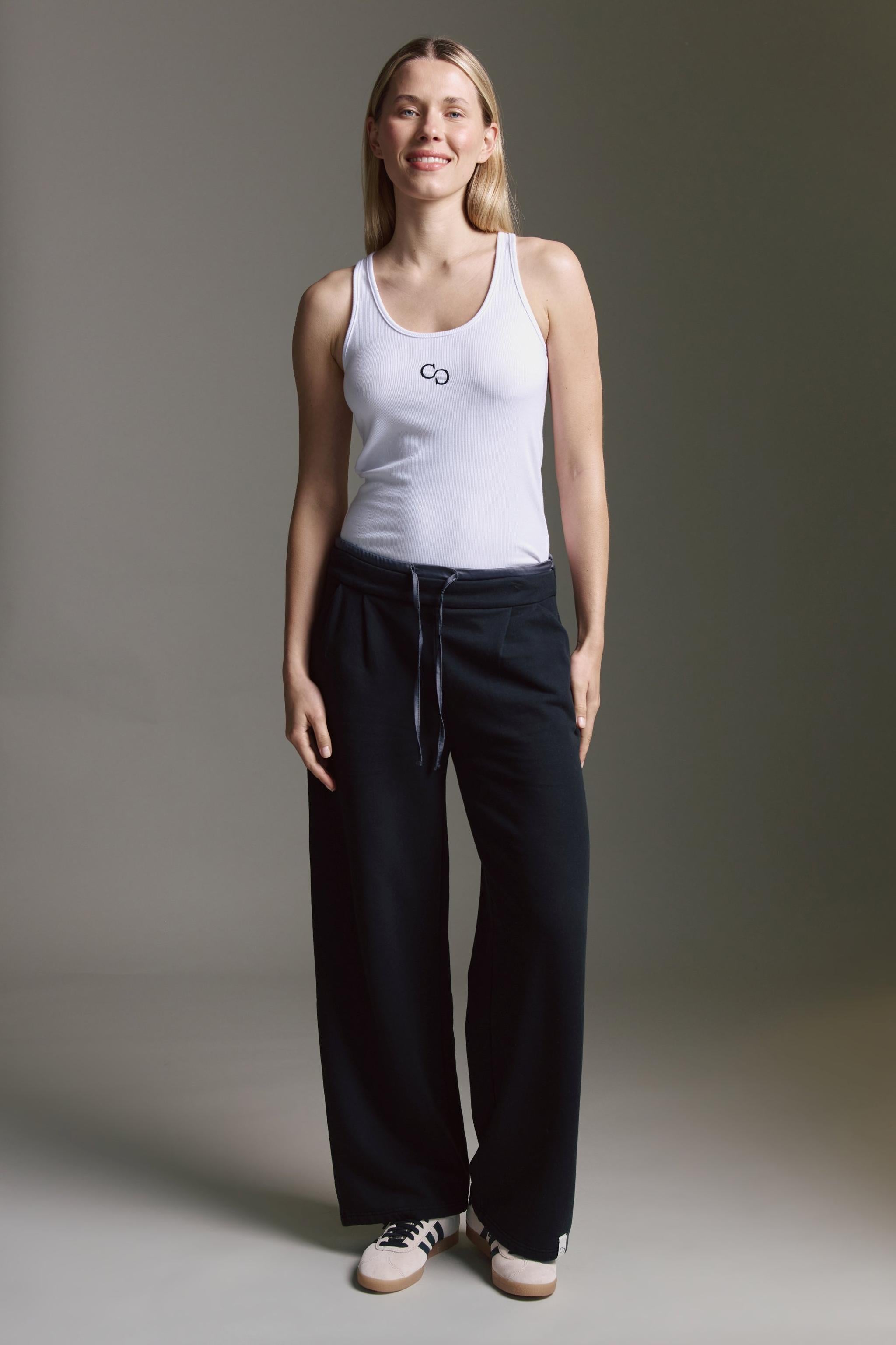 Geripptes Basic Top Mit Logostick