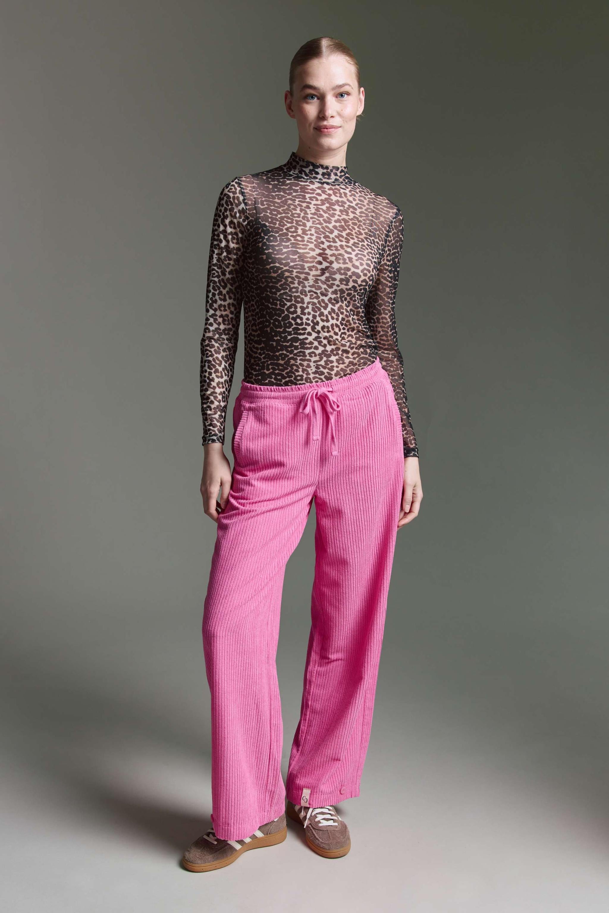 Sheer Langarmshirt Mit Stehkragen Und Leo Aop