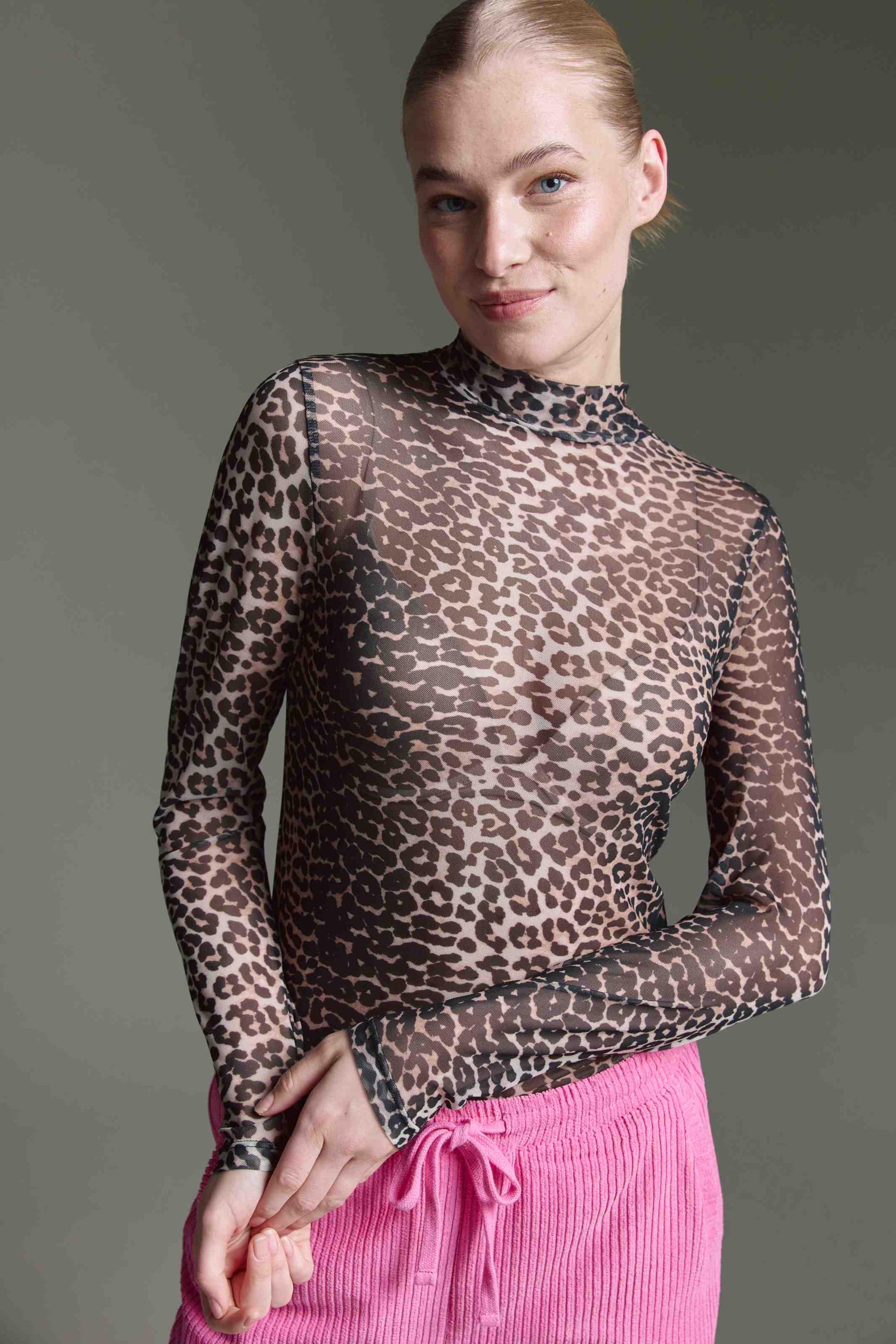 Sheer Langarmshirt Mit Stehkragen Und Leo Aop