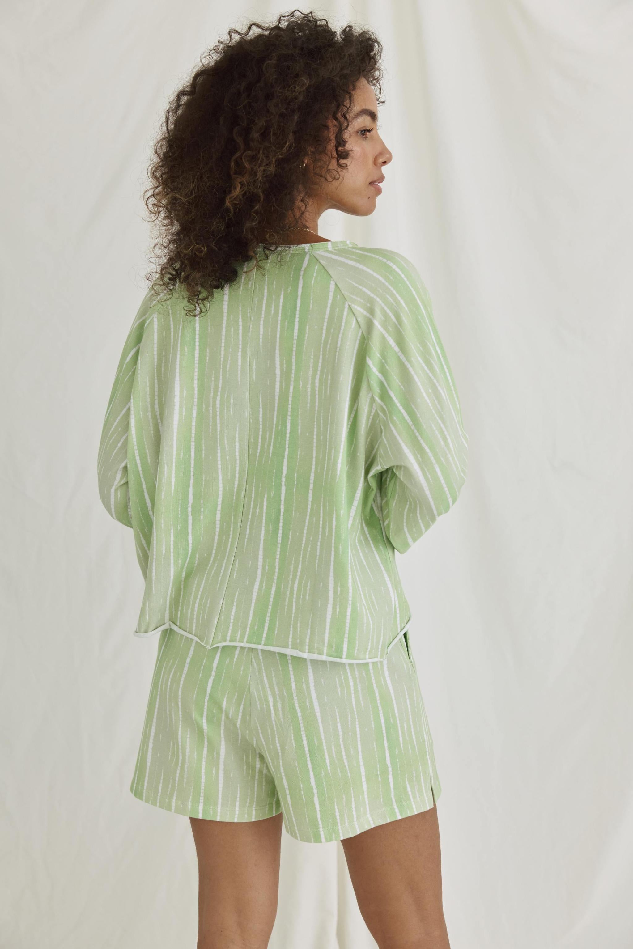Softes Batik Langarmshirt Mit V Hals Und Gesmokten Bündchen