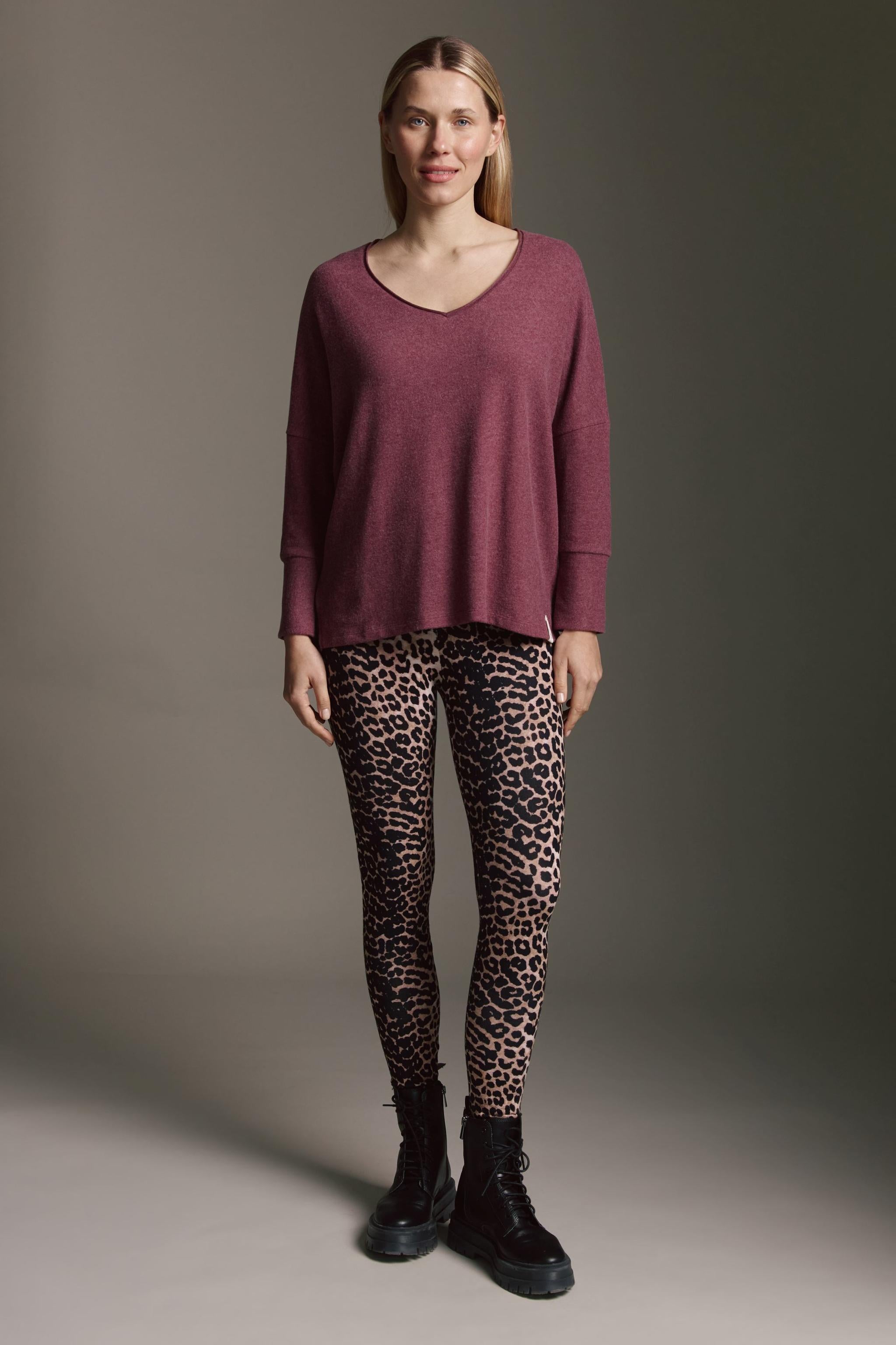 Cozy Langarmshirt Mit V-Hals, Saumversatz Und Besonderer Ärmelmanschette
