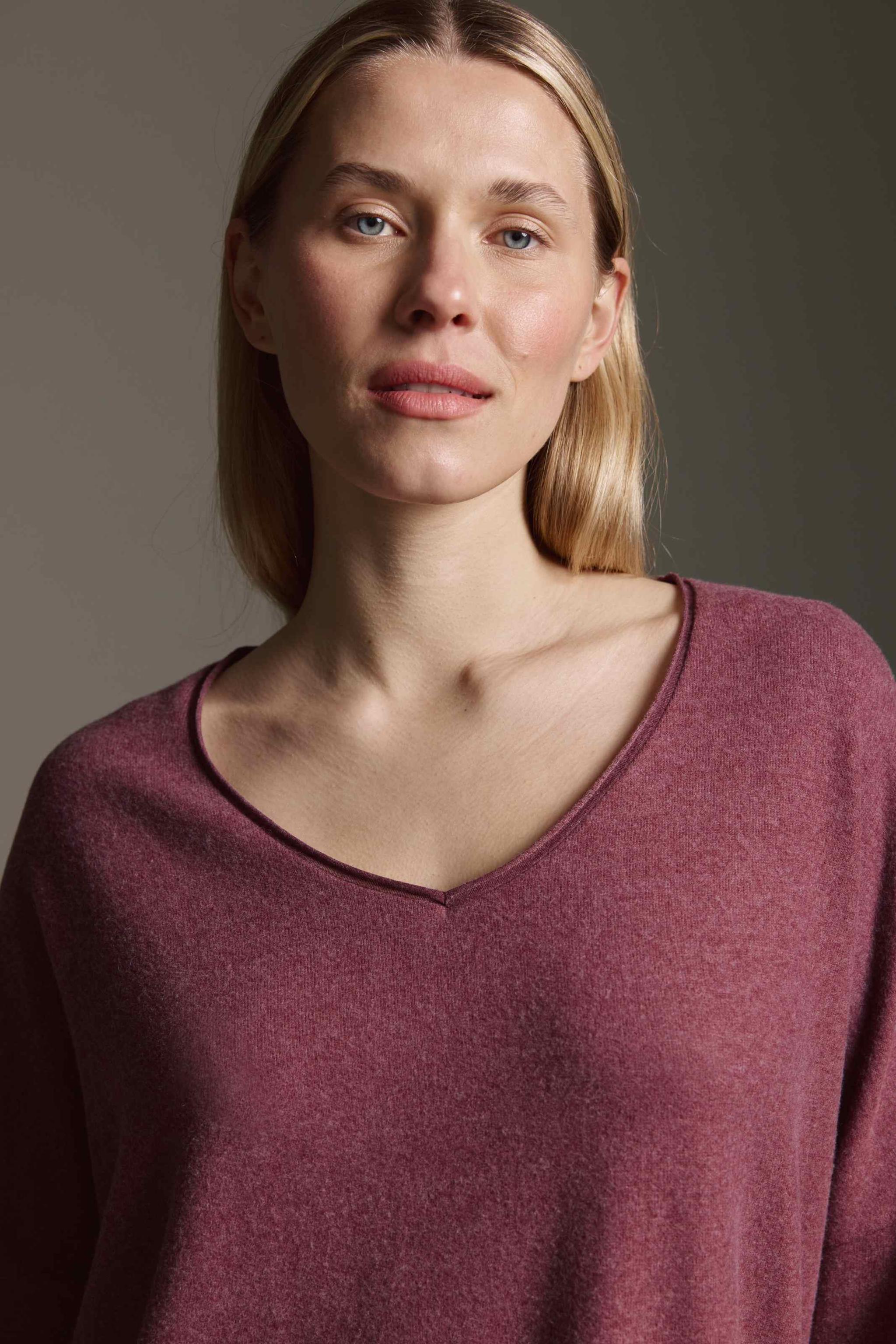 Cozy Langarmshirt Mit V-Hals, Saumversatz Und Besonderer Ärmelmanschette