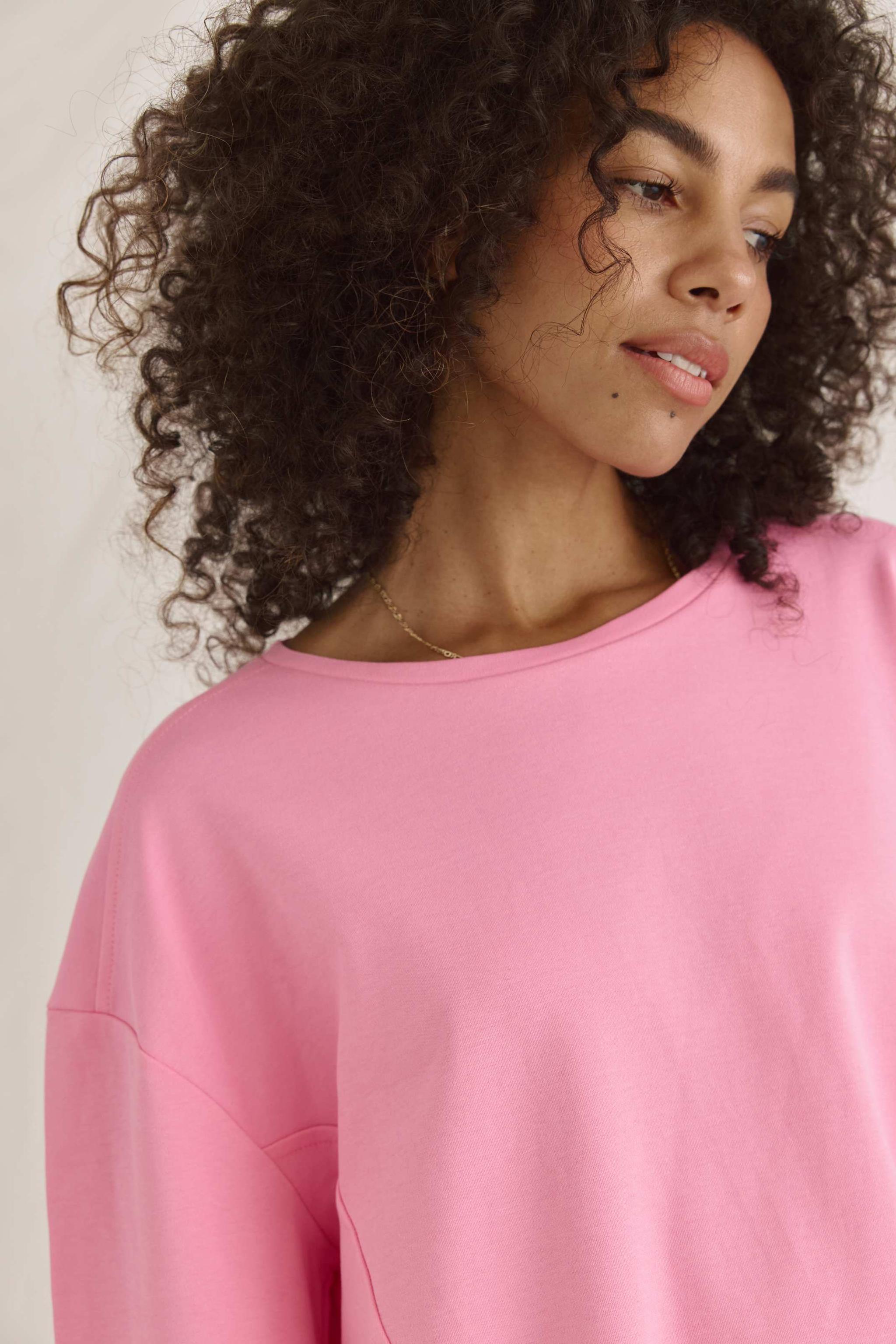 Langarmshirt Mit Rundhals, Offenen Kanten Und Rückendetail