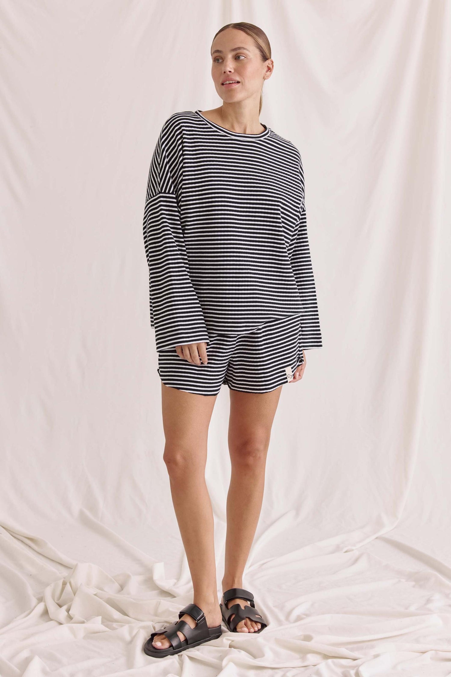 Ribbed striped long-sleeved shirt with round neck