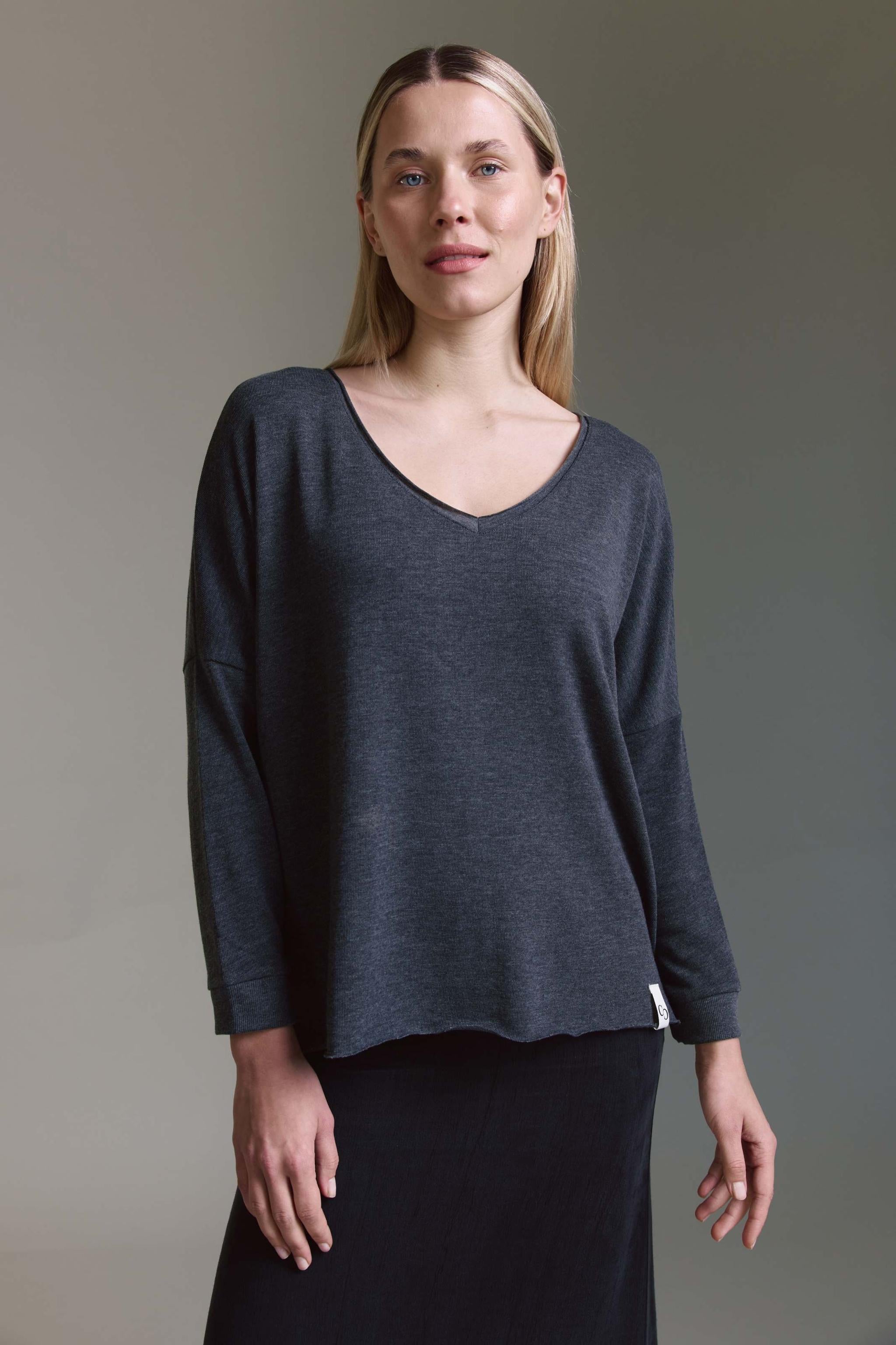 Strickoptik Langarmshirt Mit Weitem V-Hals Und Saumversatz