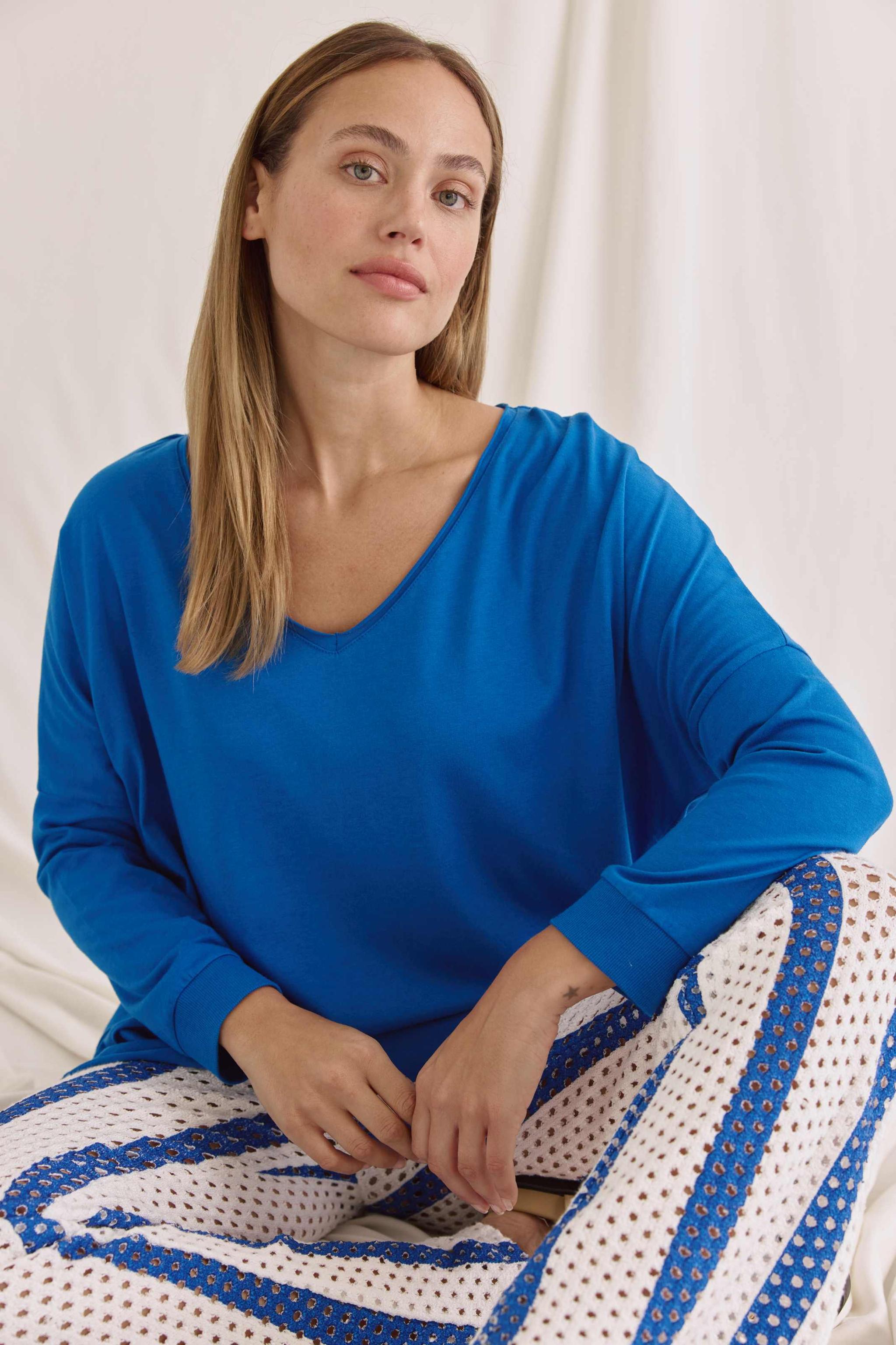 Softes Langarmshirt Mit V-Hals, Saumversatz Und Gerippten Abschlüssen