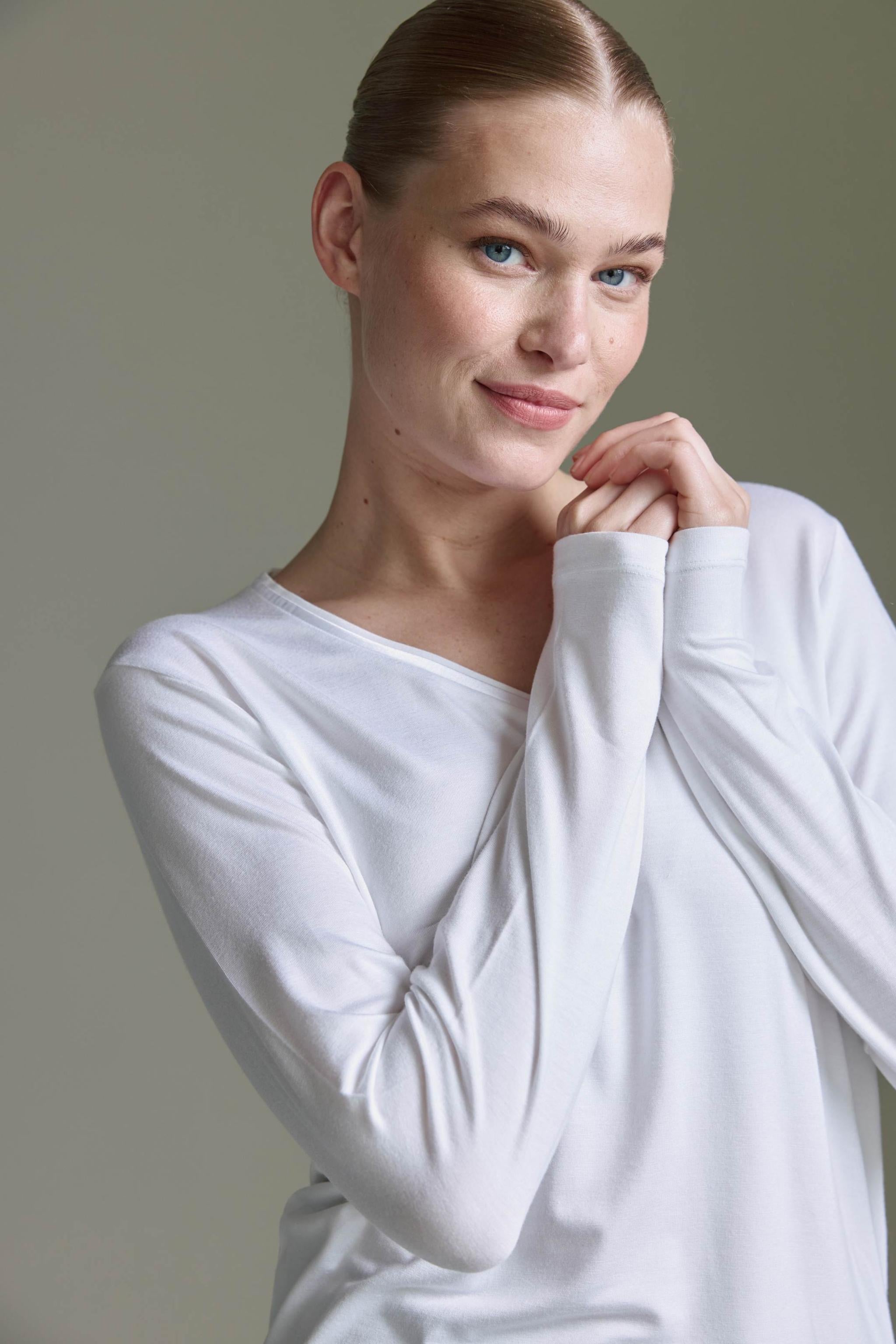 Softes Langarmshirt Mit V-Hals Und Paspeldetails Am Kragen
