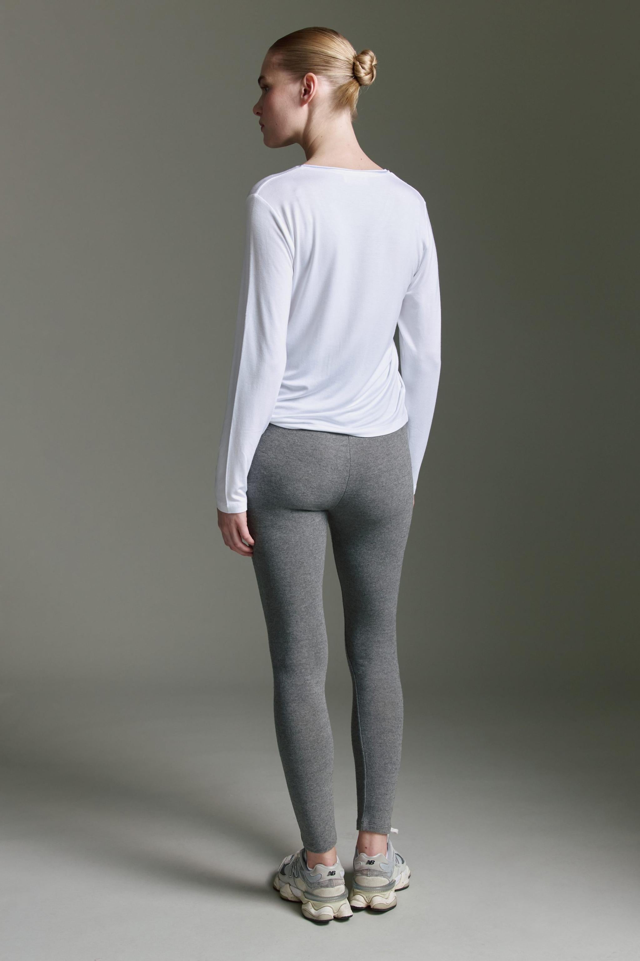 Softes Langarmshirt Mit V-Hals Und Paspeldetails Am Kragen