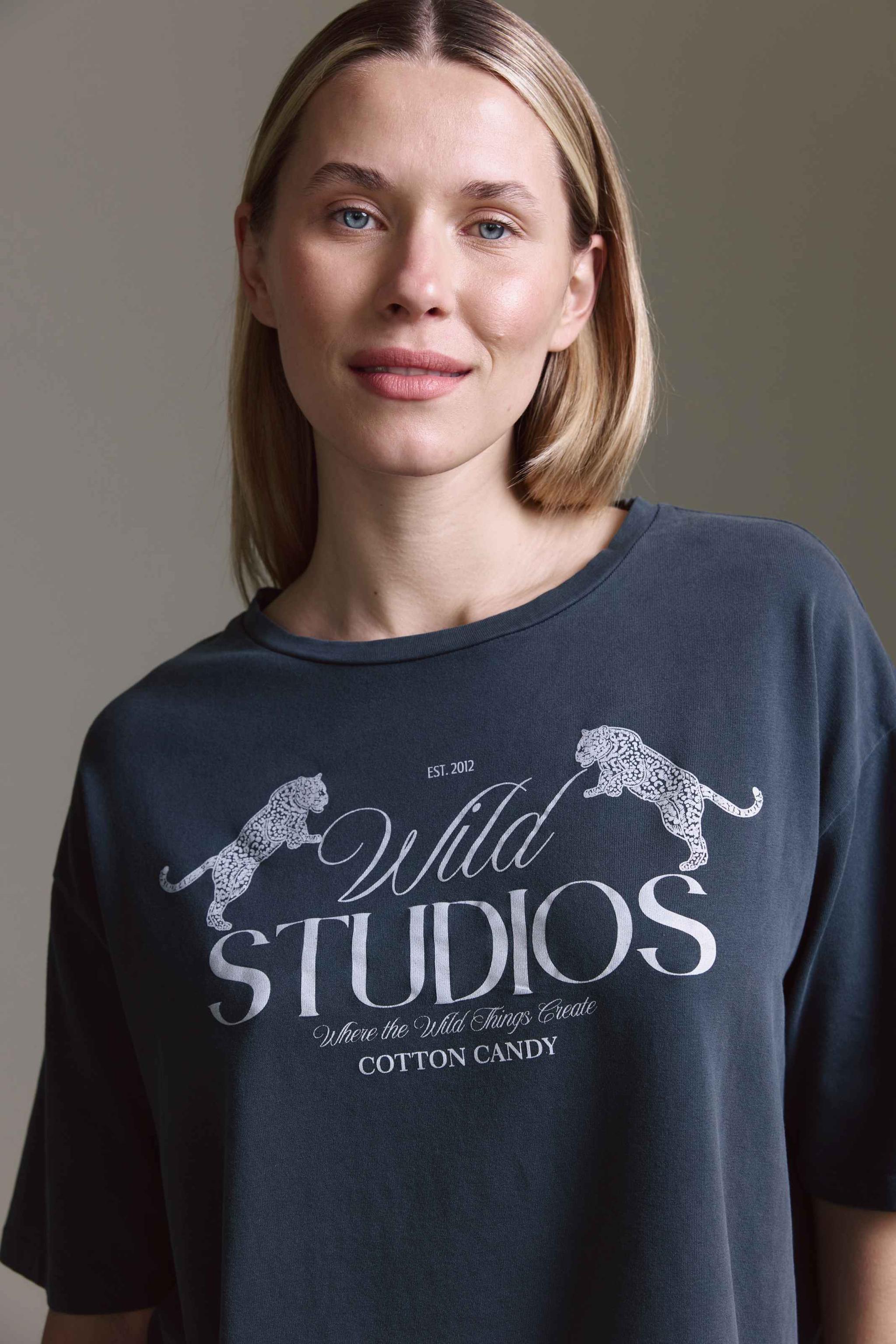 Gewaschenes Oversize T-Shirt Mit Wild Studios Druck