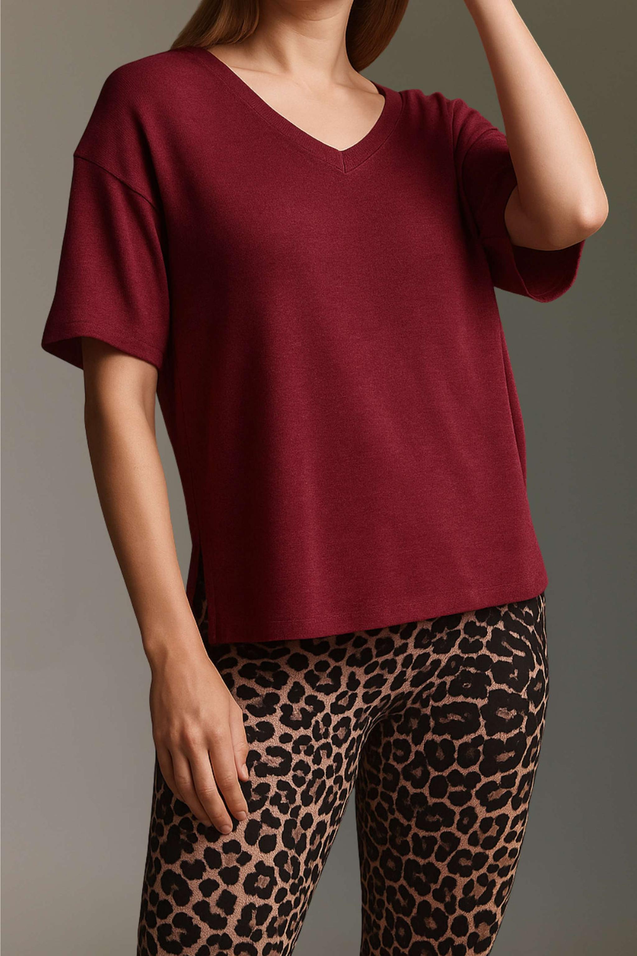 Strickoptik T-Shirt Mit V-Hals Und Seitenschlitzen