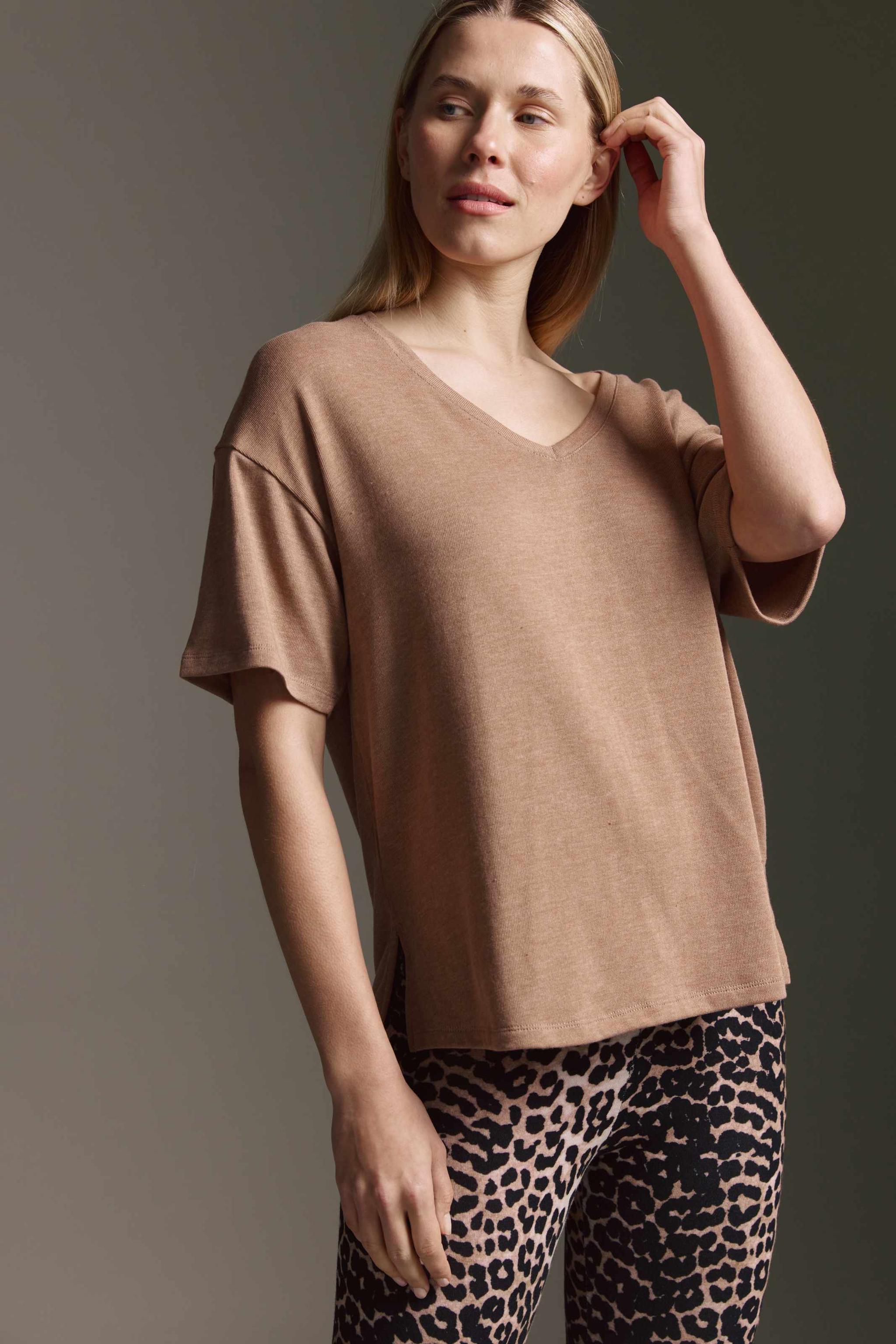 Strickoptik T-Shirt Mit V-Hals Und Seitenschlitzen