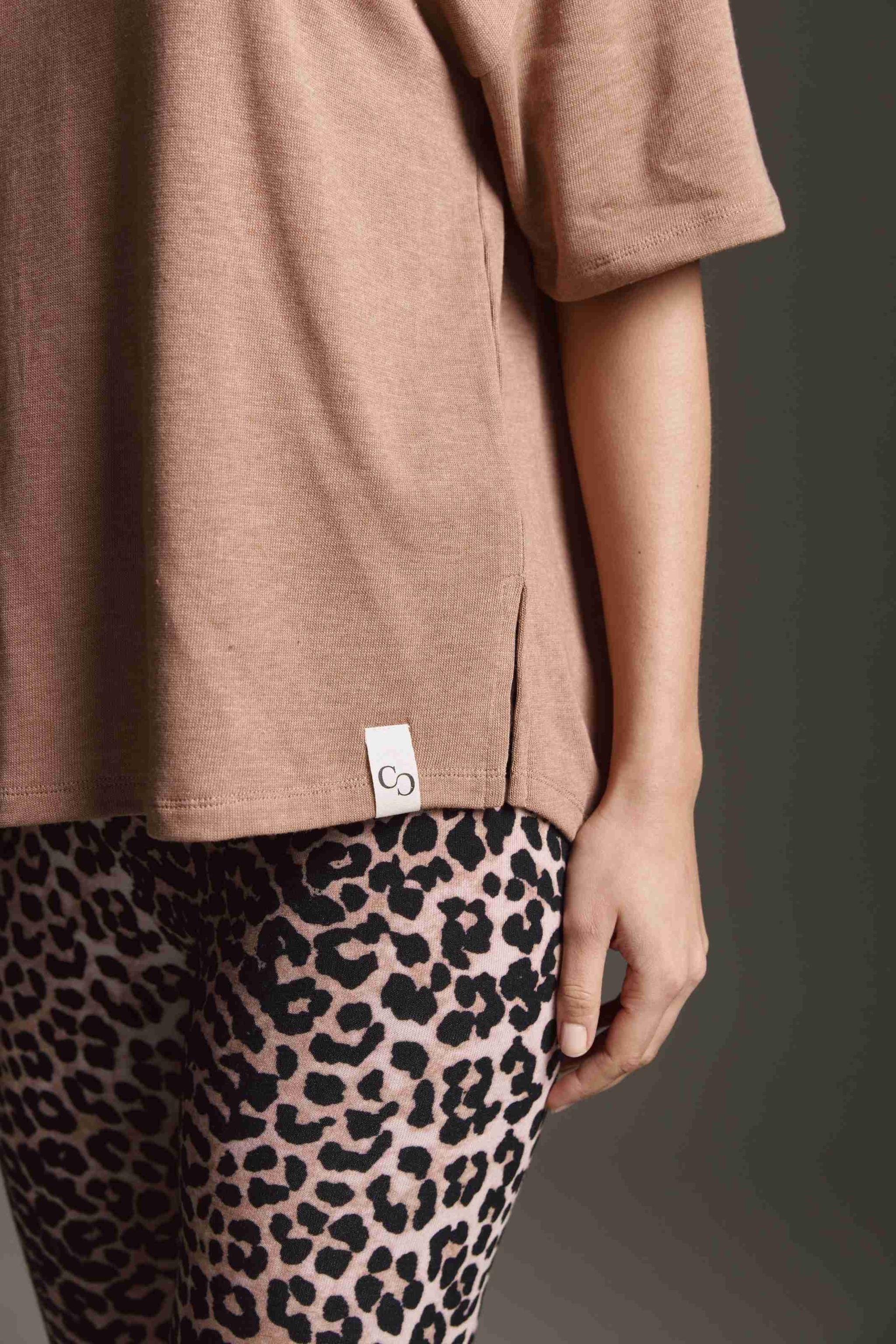 Knitted T-shirt with V-neck and side slits