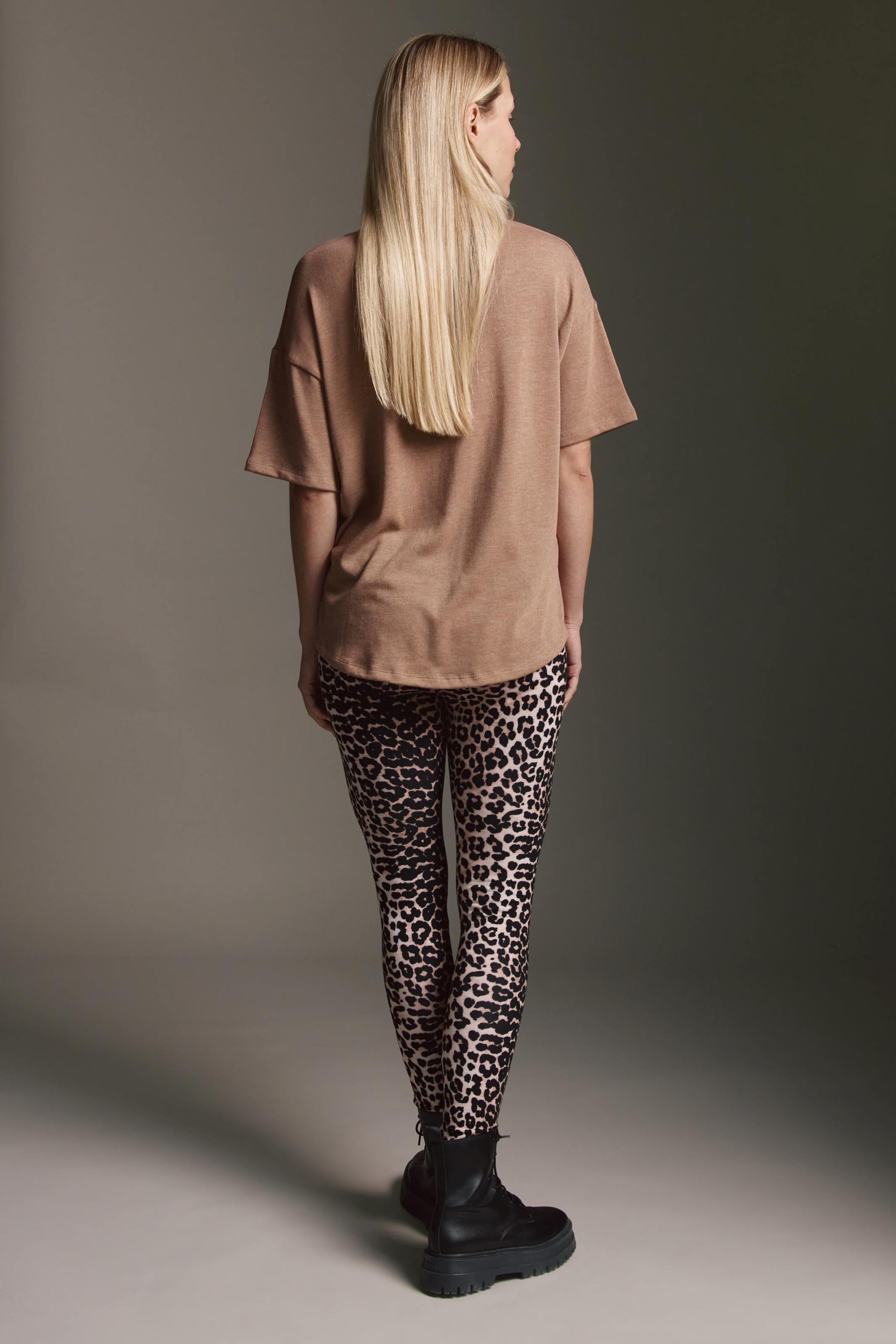 Knitted T-shirt with V-neck and side slits