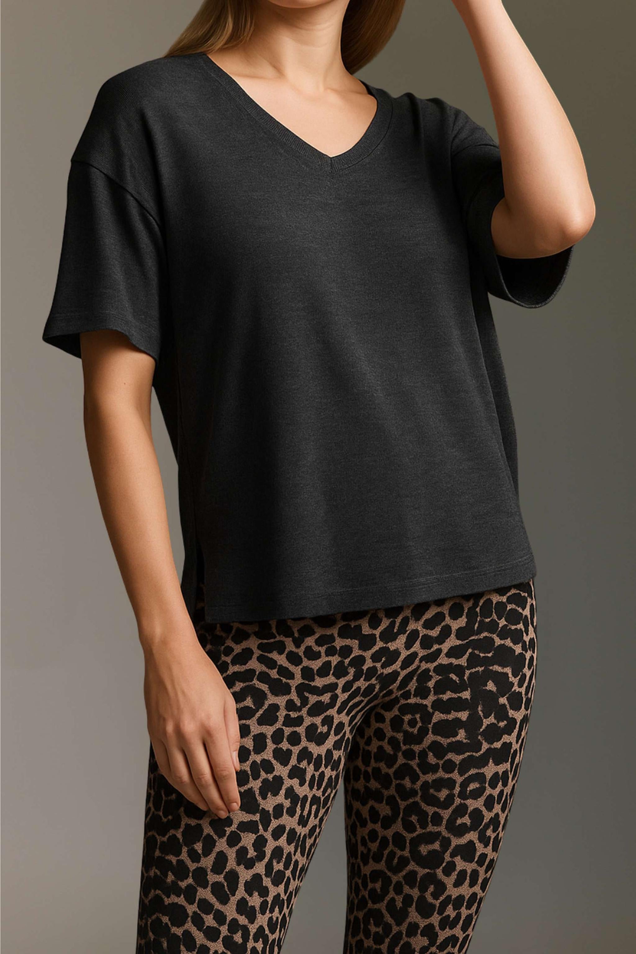 Strickoptik T-Shirt Mit V-Hals Und Seitenschlitzen