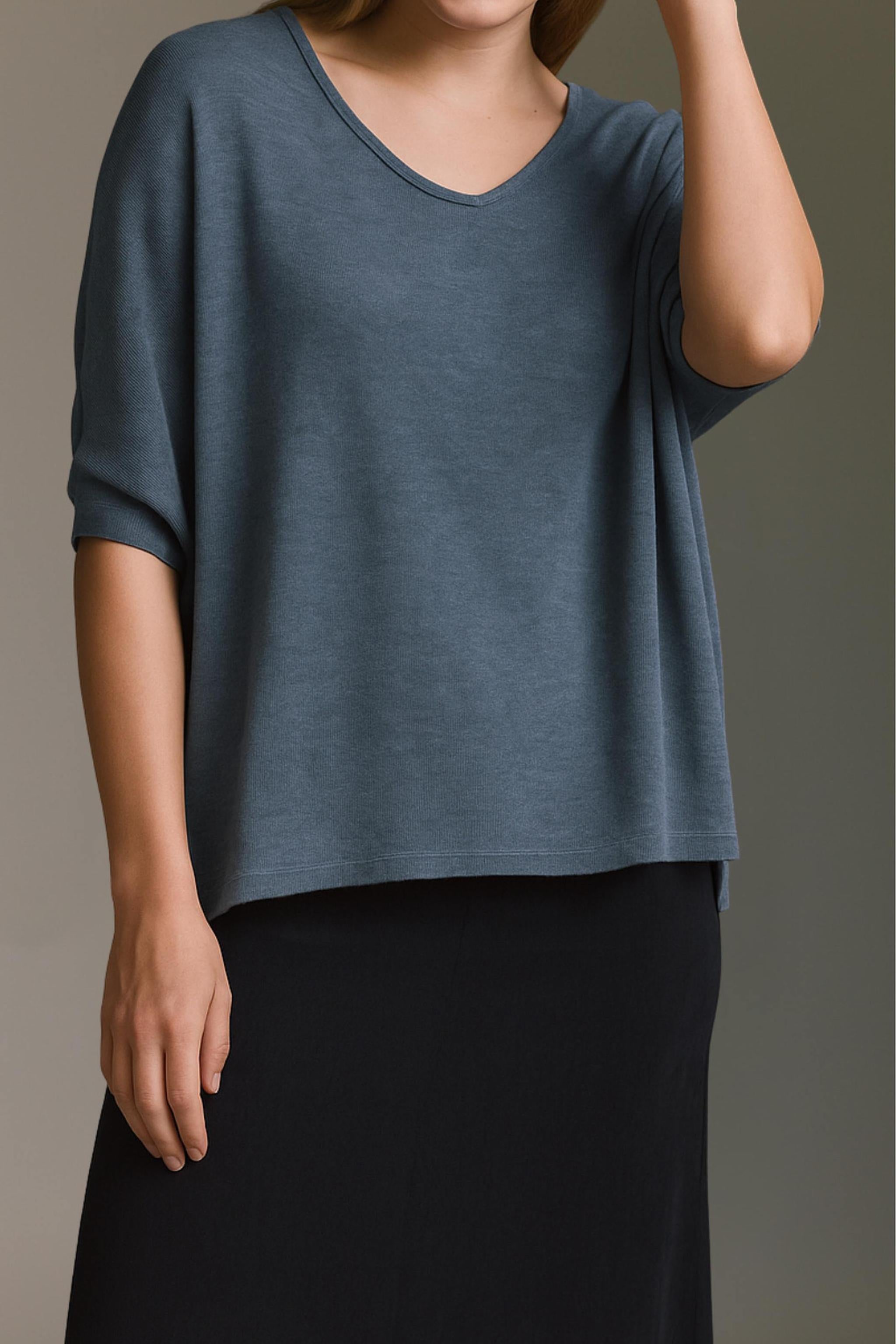 Strickoptik T-Shirt Mit V-Hals Und Saumversatz